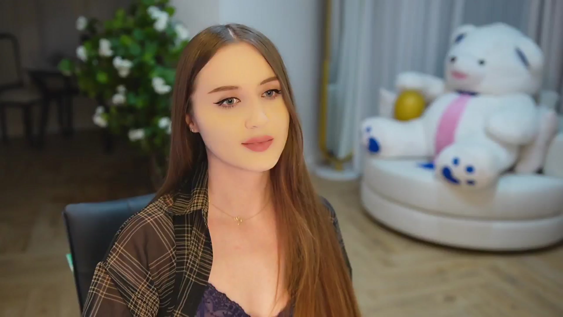 Gallery image thumbnail from Innocent_Soul's myfreecams stream on, 11/24/2024, 18:14 image 5 of 20