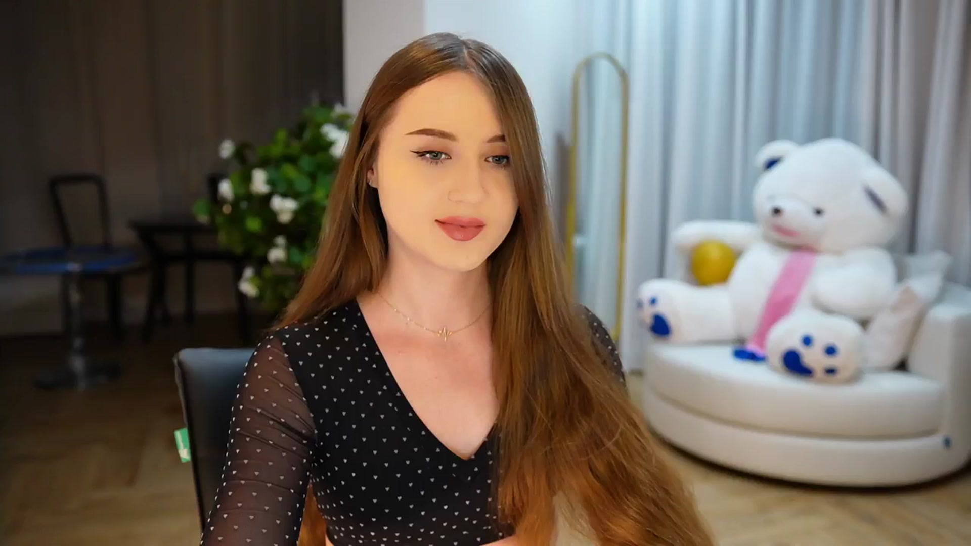 Gallery image thumbnail from Innocent_Soul's myfreecams stream on, 11/30/2024, 14:35 image 7 of 20