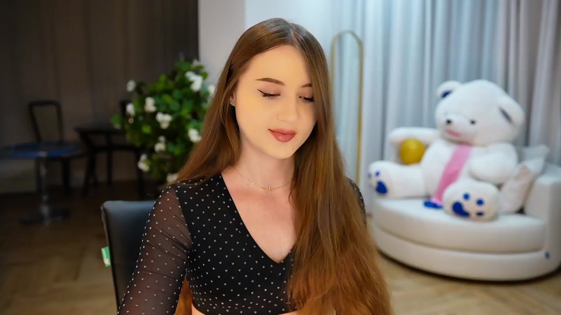 Gallery image thumbnail from Innocent_Soul's myfreecams stream on, 11/30/2024, 14:35 image 17 of 20