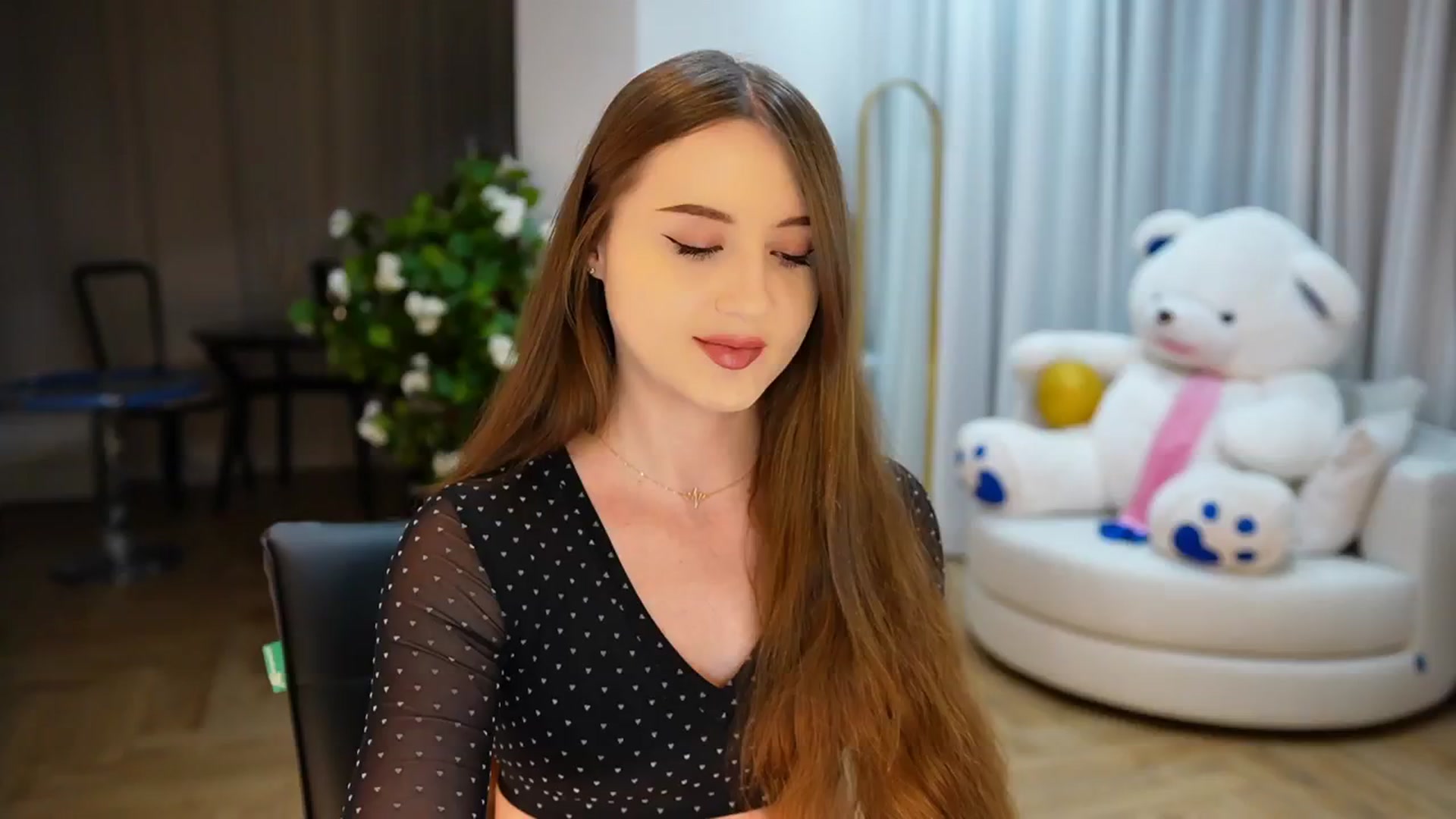 Gallery image thumbnail from Innocent_Soul's myfreecams stream on, 11/30/2024, 14:35 image 10 of 20