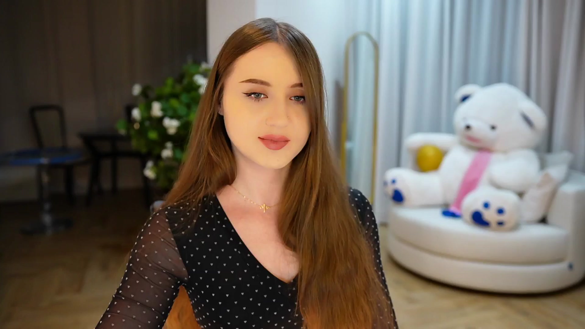 Gallery image thumbnail from Innocent_Soul's myfreecams stream on, 11/30/2024, 15:38 image 12 of 20