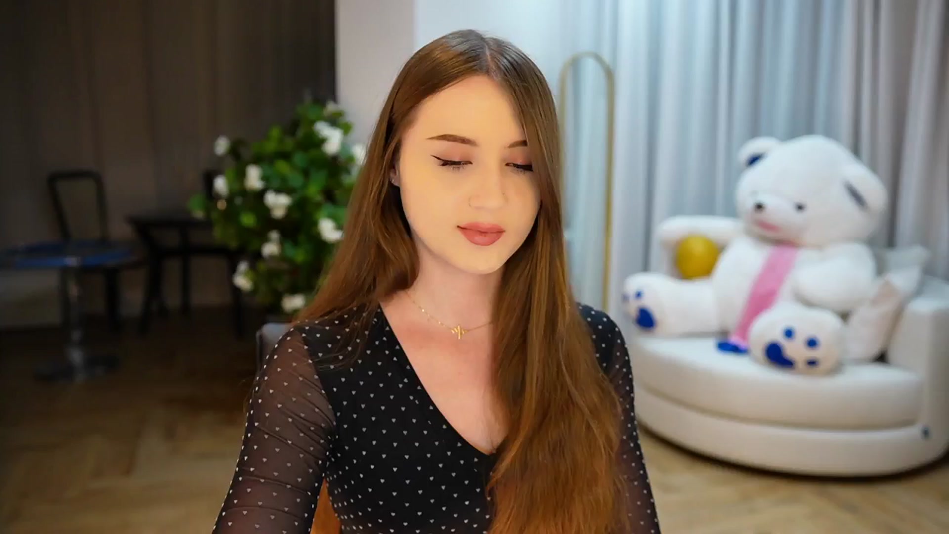 Gallery image thumbnail from Innocent_Soul's myfreecams stream on, 11/30/2024, 15:38 image 7 of 20