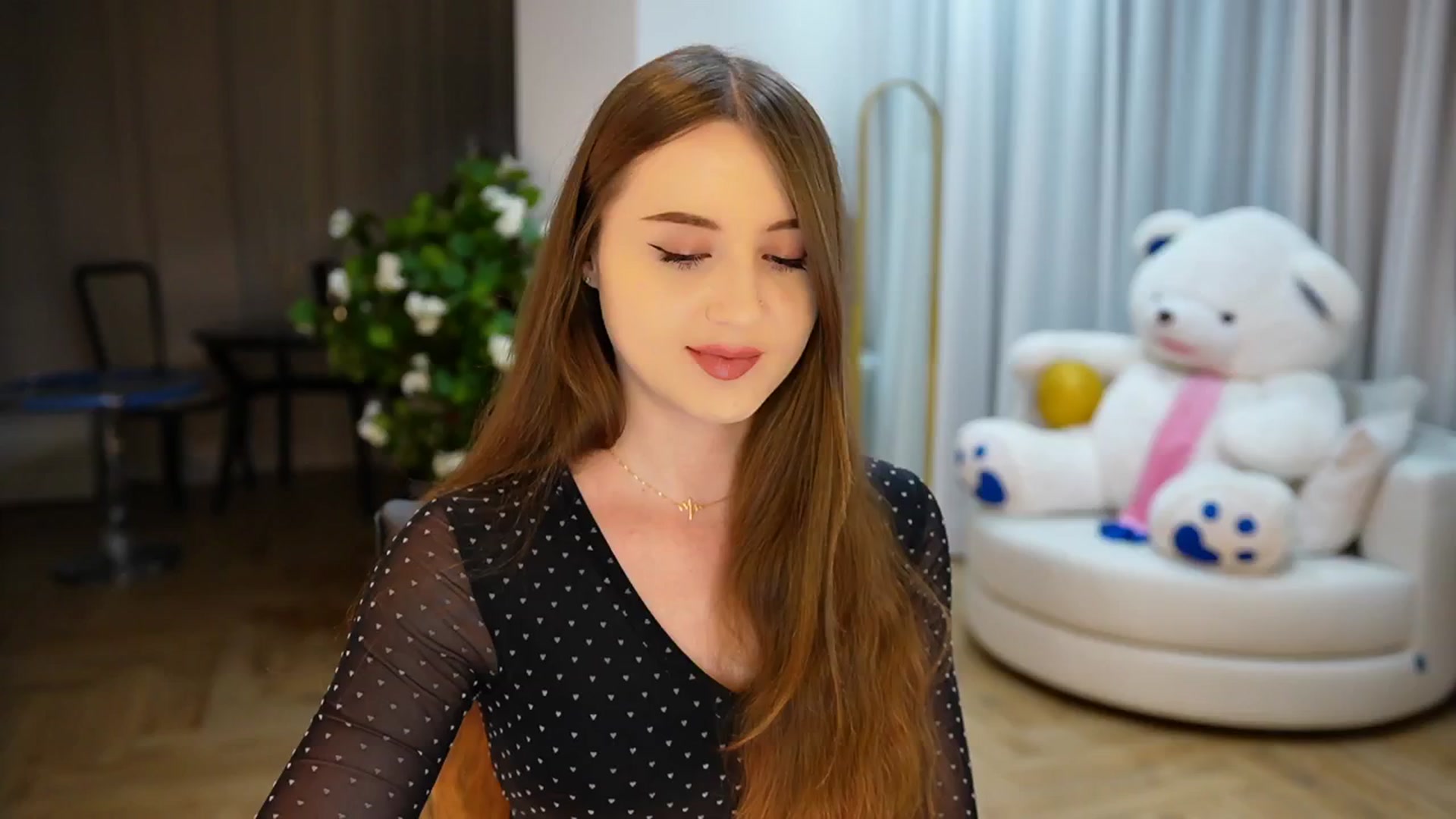 Gallery image thumbnail from Innocent_Soul's myfreecams stream on, 11/30/2024, 15:38 image 9 of 20