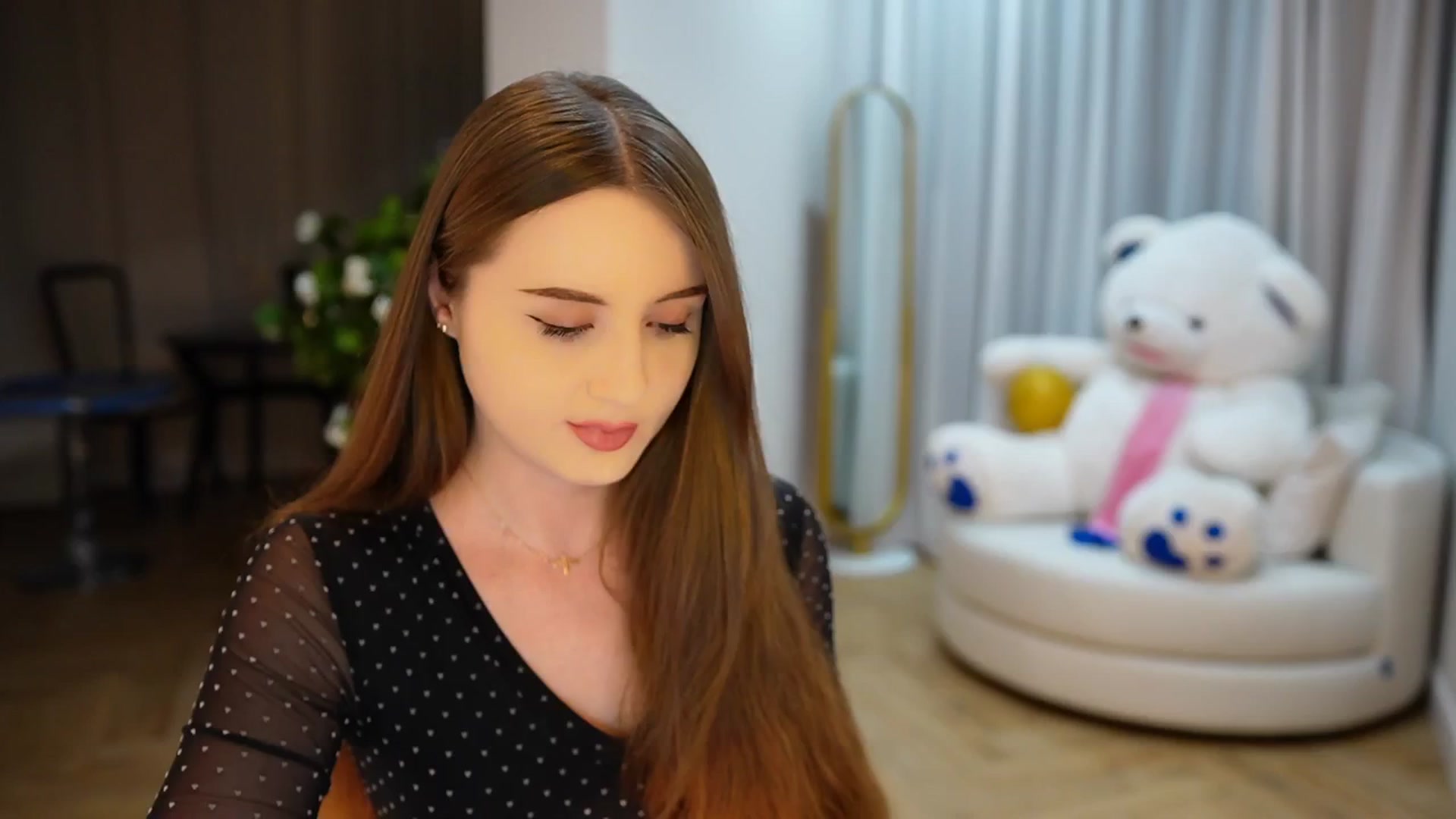 Gallery image thumbnail from Innocent_Soul's myfreecams stream on, 11/30/2024, 17:34 image 14 of 20
