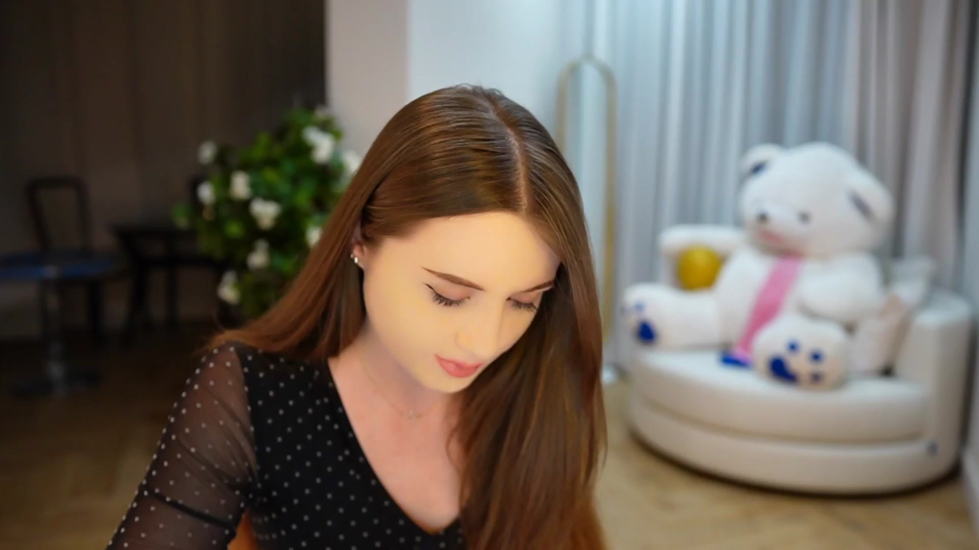 Gallery image thumbnail from Innocent_Soul's myfreecams stream on, 11/30/2024, 17:34 image 15 of 20