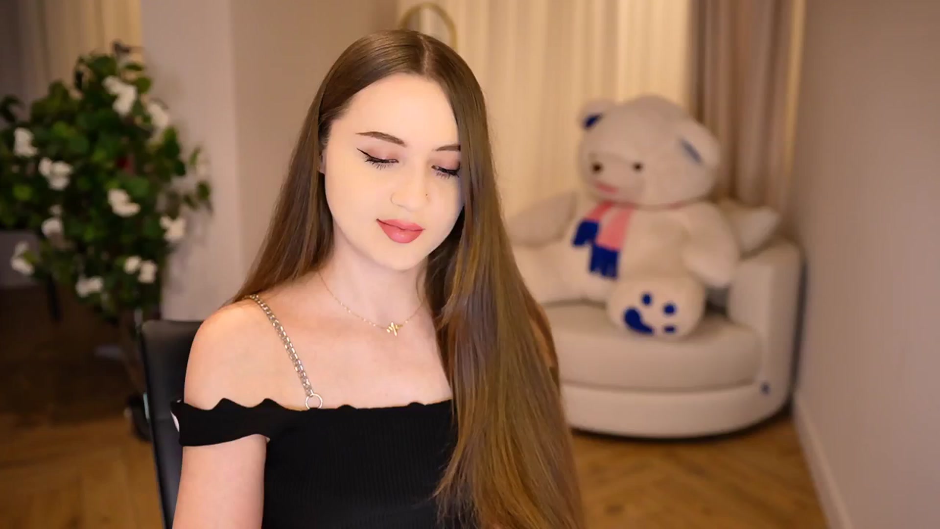 Gallery image thumbnail from Innocent_Soul's myfreecams stream on, 12/03/2024, 14:06 image 13 of 20