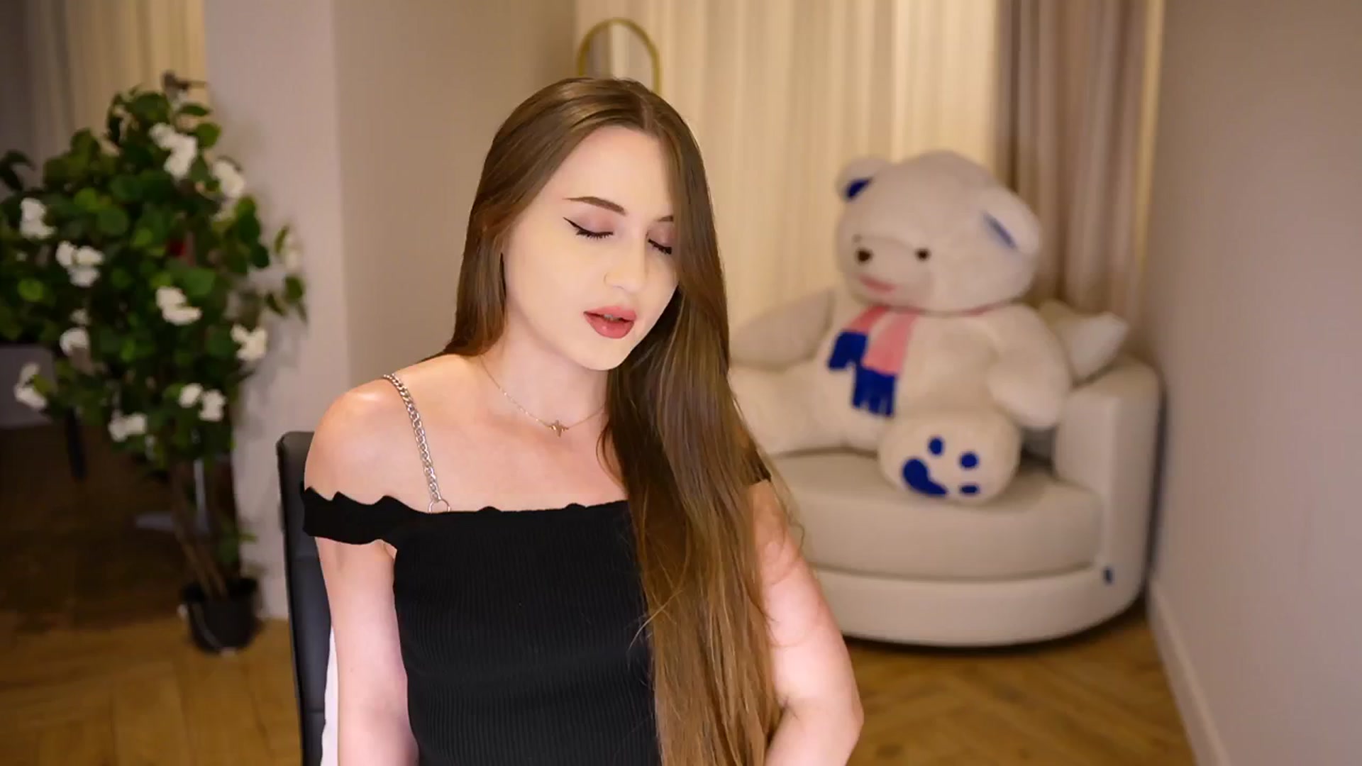 Gallery image thumbnail from Innocent_Soul's myfreecams stream on, 12/03/2024, 16:24 image 17 of 20