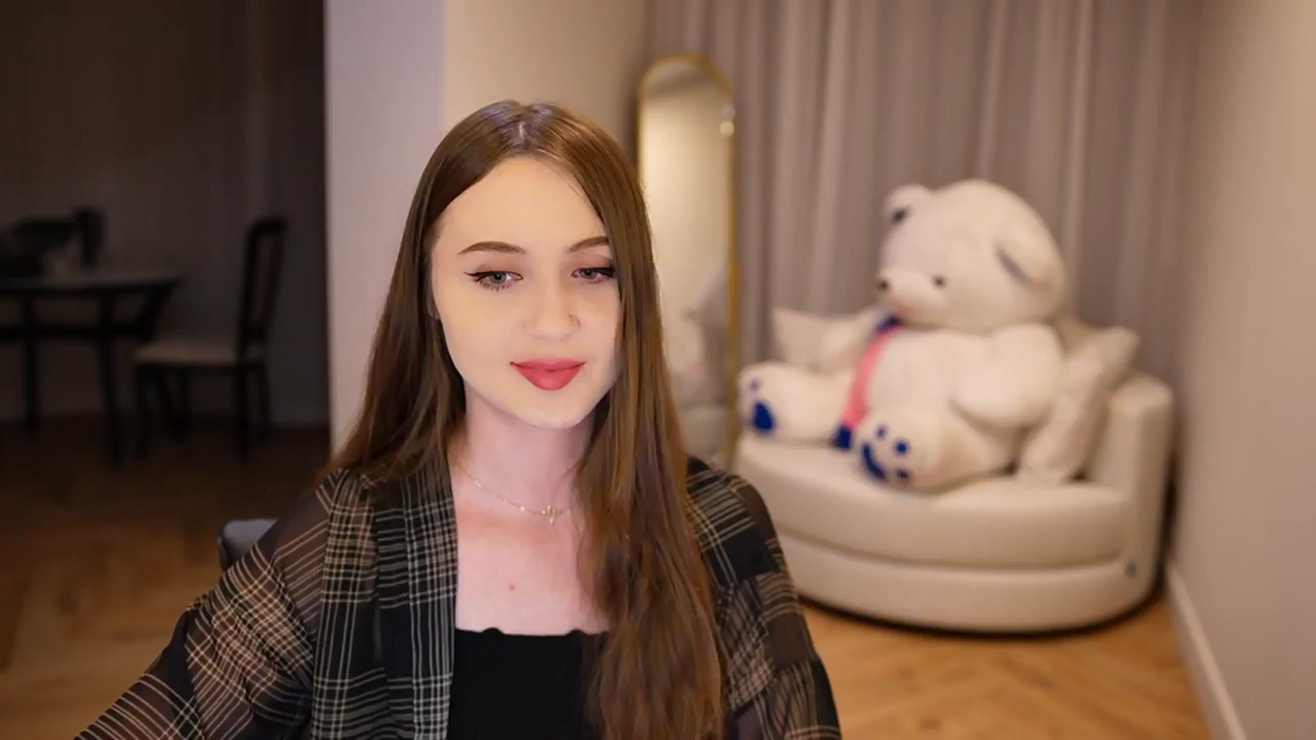 Gallery image thumbnail from Innocent_Soul's myfreecams stream on, 12/25/2024, 20:41 image 18 of 20