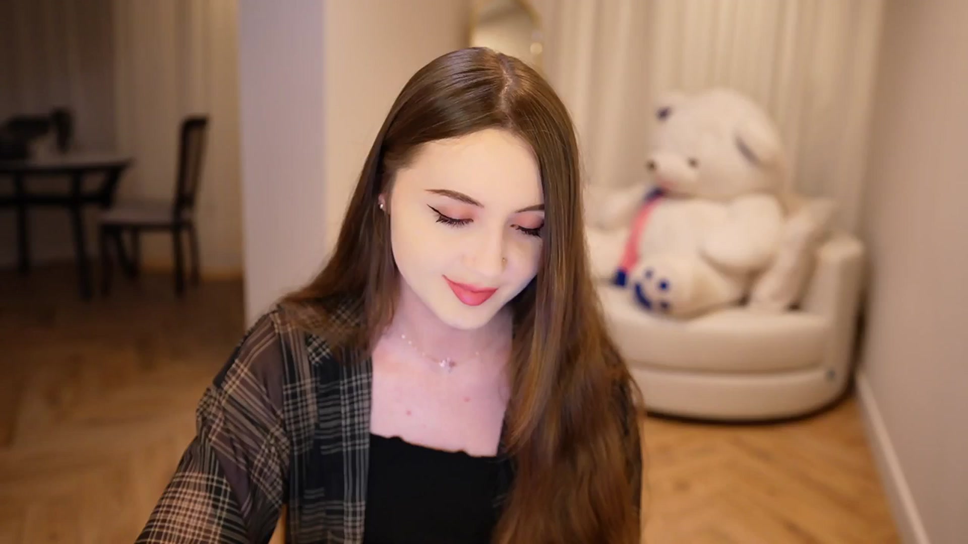 Gallery image thumbnail from Innocent_Soul's myfreecams stream on, 12/25/2024, 20:41 image 2 of 20