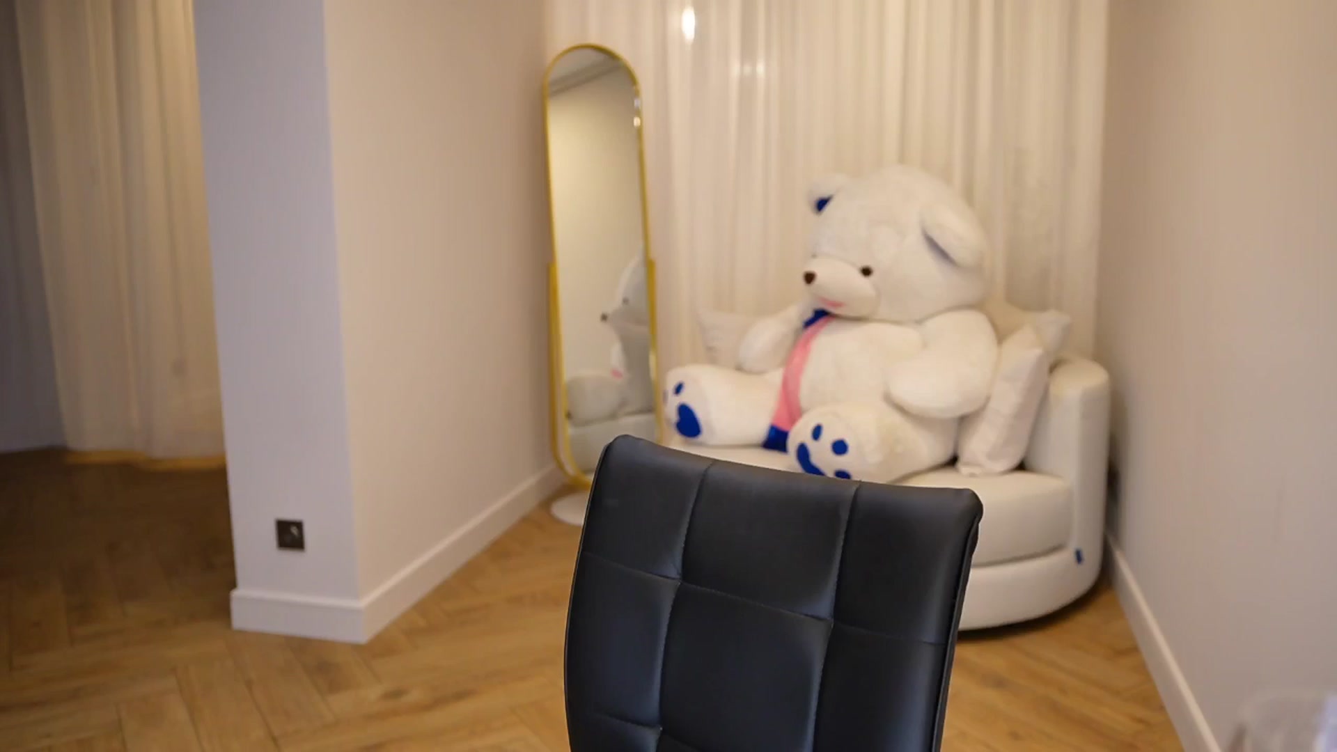 Gallery image thumbnail from Innocent_Soul's myfreecams stream on, 12/31/2024, 20:15 image 6 of 20