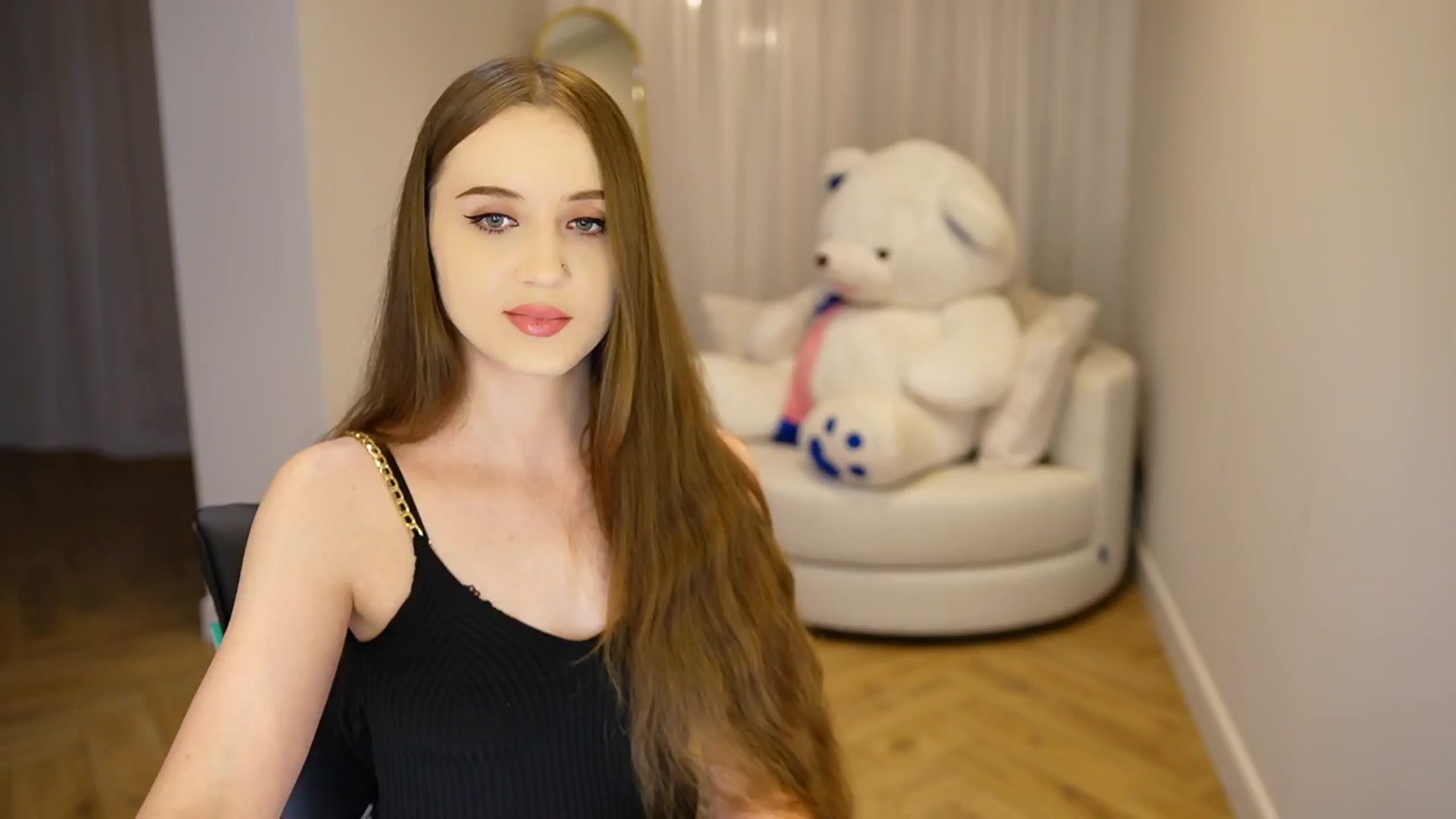 Gallery image thumbnail from Innocent_Soul's myfreecams stream on, 01/03/2025, 18:59 image 18 of 20