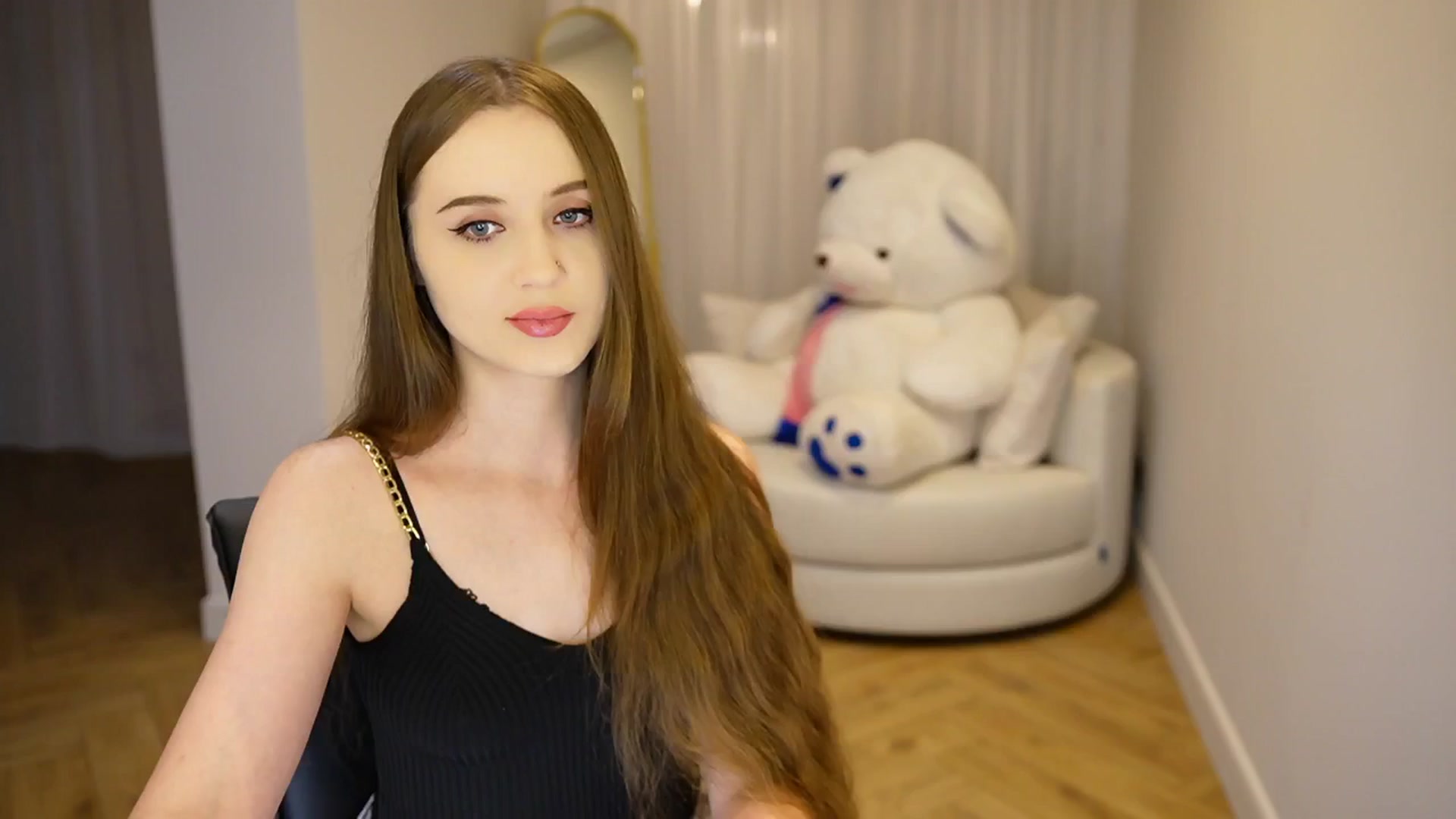 Gallery image thumbnail from Innocent_Soul's myfreecams stream on, 01/03/2025, 18:59 image 15 of 20