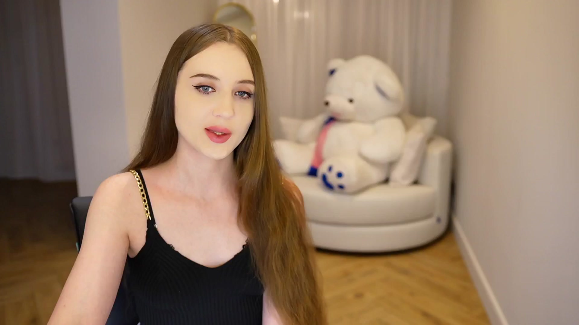 Gallery image thumbnail from Innocent_Soul's myfreecams stream on, 01/03/2025, 20:43 image 7 of 20