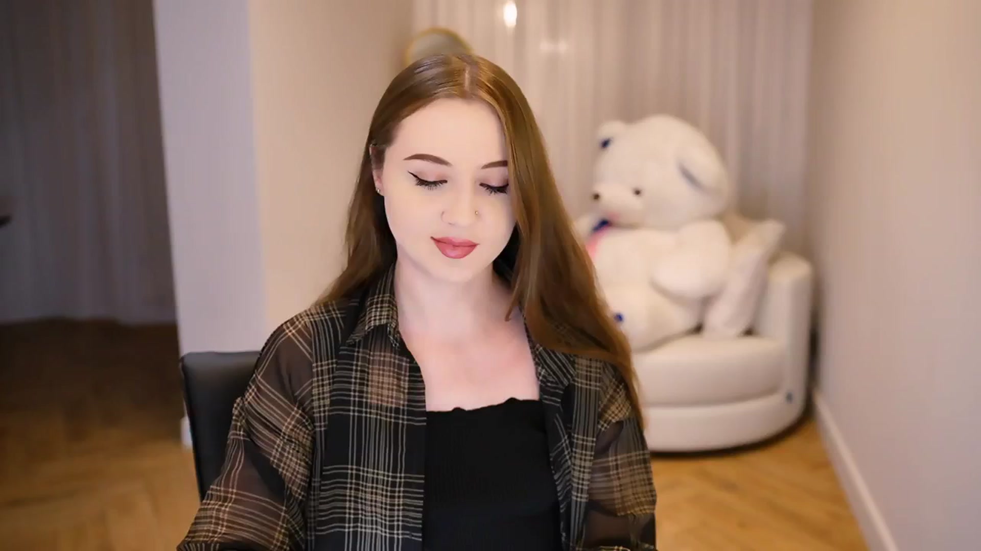 Gallery image thumbnail from Innocent_Soul's myfreecams stream on, 01/04/2025, 19:32 image 4 of 20