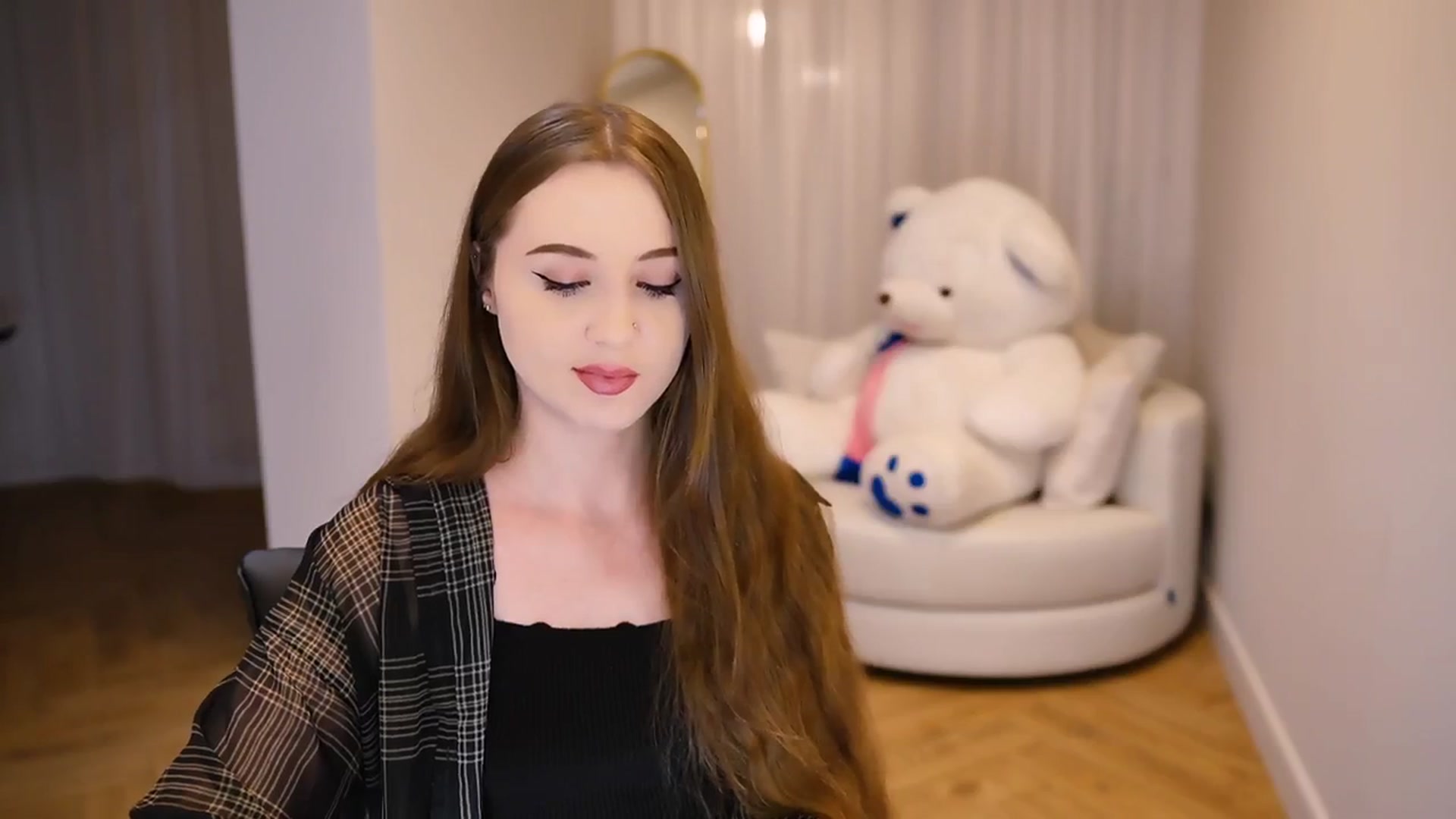 Gallery image thumbnail from Innocent_Soul's myfreecams stream on, 01/04/2025, 19:32 image 16 of 20