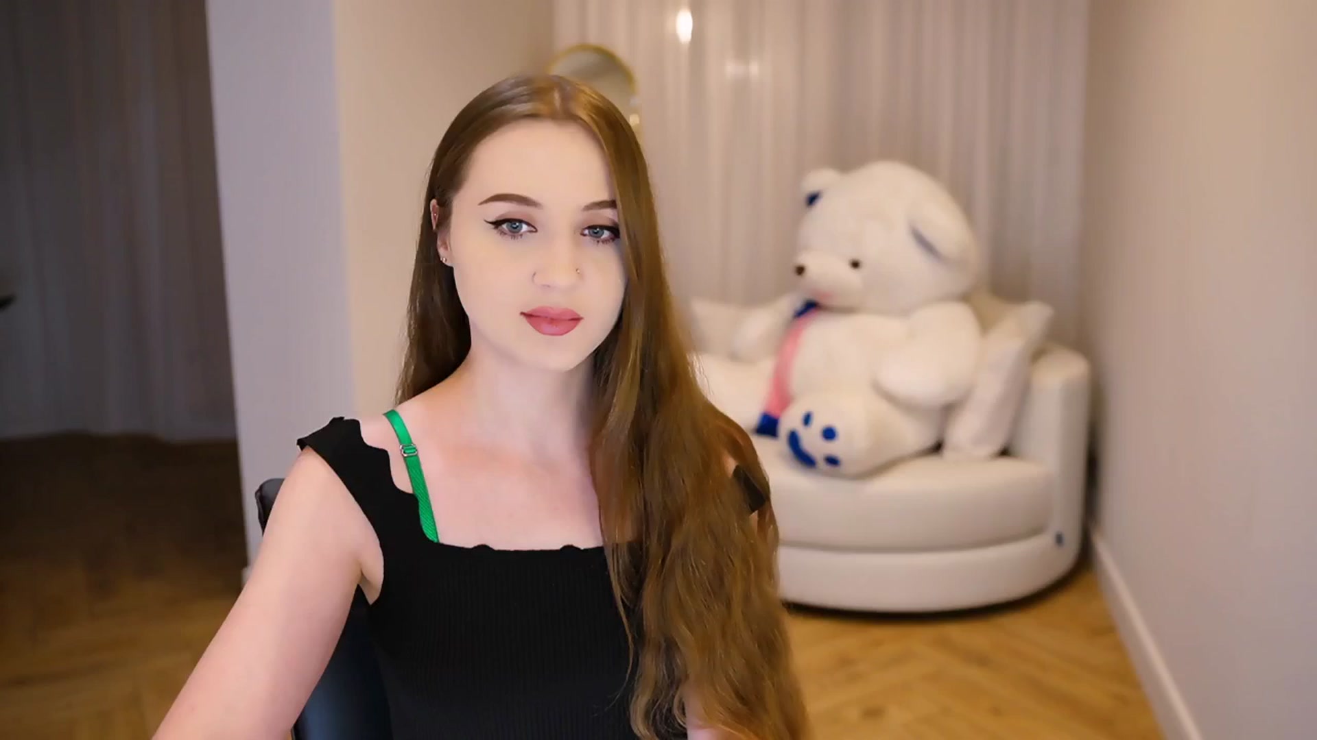 Gallery image thumbnail from Innocent_Soul's myfreecams stream on, 01/04/2025, 19:32 image 6 of 20