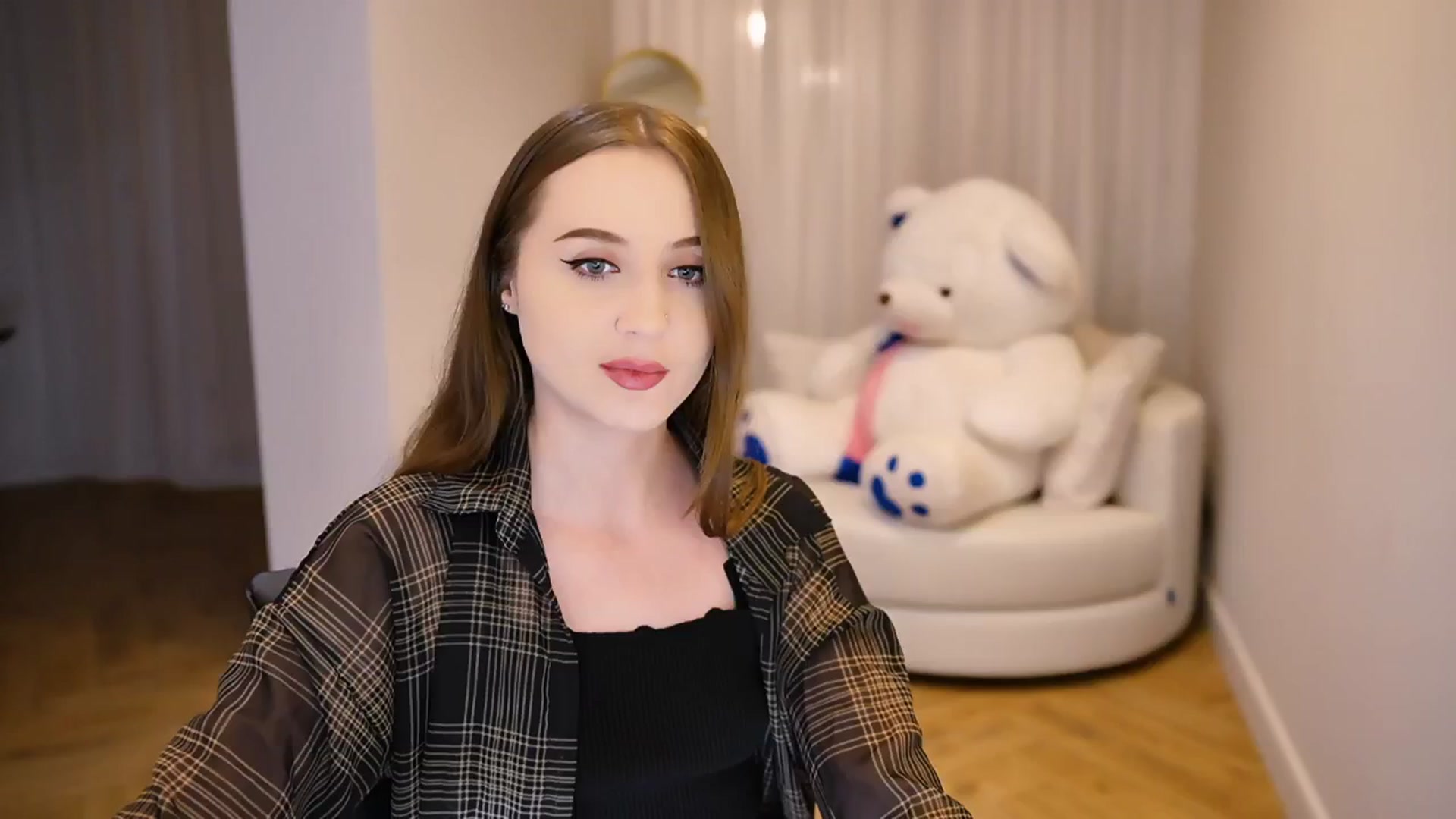 Gallery image thumbnail from Innocent_Soul's myfreecams stream on, 01/04/2025, 19:32 image 13 of 20