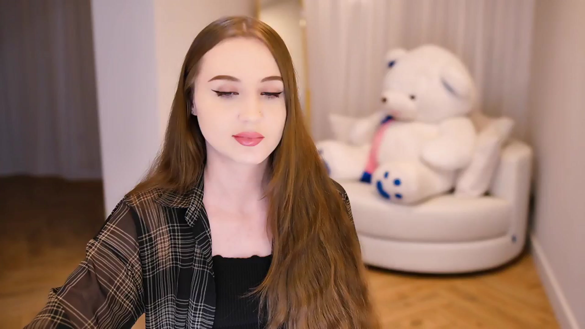 Gallery image thumbnail from Innocent_Soul's myfreecams stream on, 01/04/2025, 20:33 image 8 of 20
