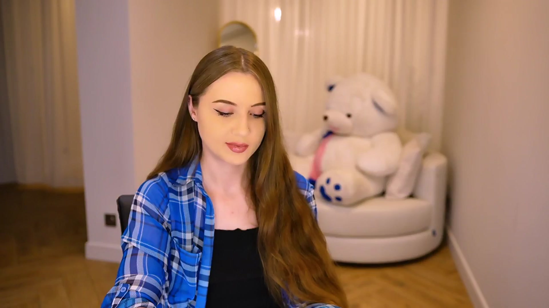 Gallery image thumbnail from Innocent_Soul's myfreecams stream on, 01/08/2025, 17:39 image 6 of 20