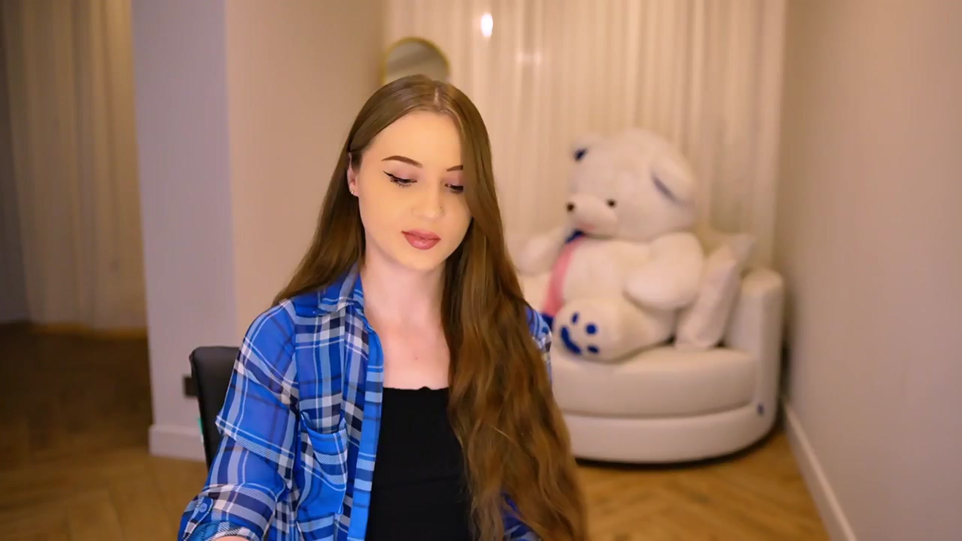 Gallery image thumbnail from Innocent_Soul's myfreecams stream on, 01/08/2025, 17:39 image 12 of 20