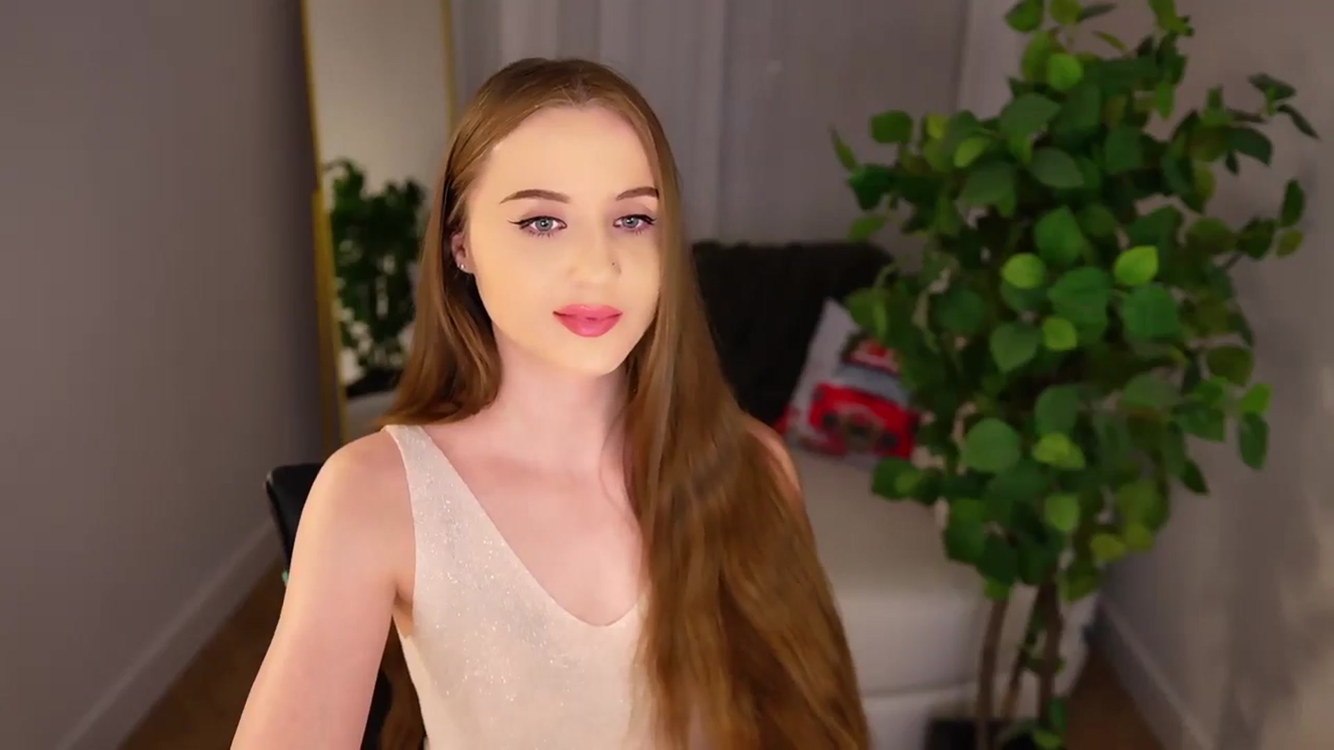 Gallery image thumbnail from Innocent_Soul's myfreecams stream on, 01/14/2025, 22:13 image 6 of 20