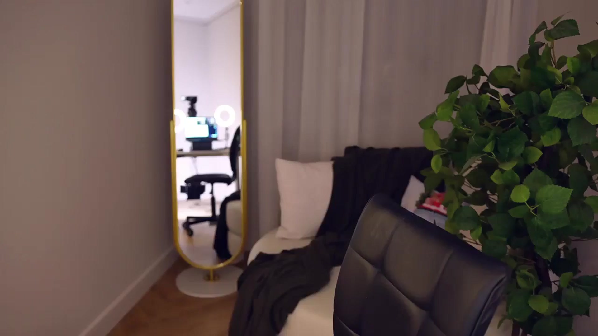 Gallery image thumbnail from Innocent_Soul's myfreecams stream on, 01/16/2025, 20:20 image 12 of 20