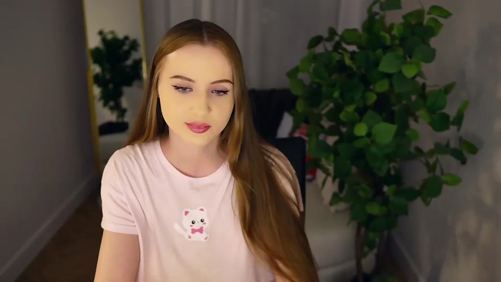 Gallery image thumbnail from Innocent_Soul's myfreecams stream on, 01/19/2025, 21:20 image 3 of 20