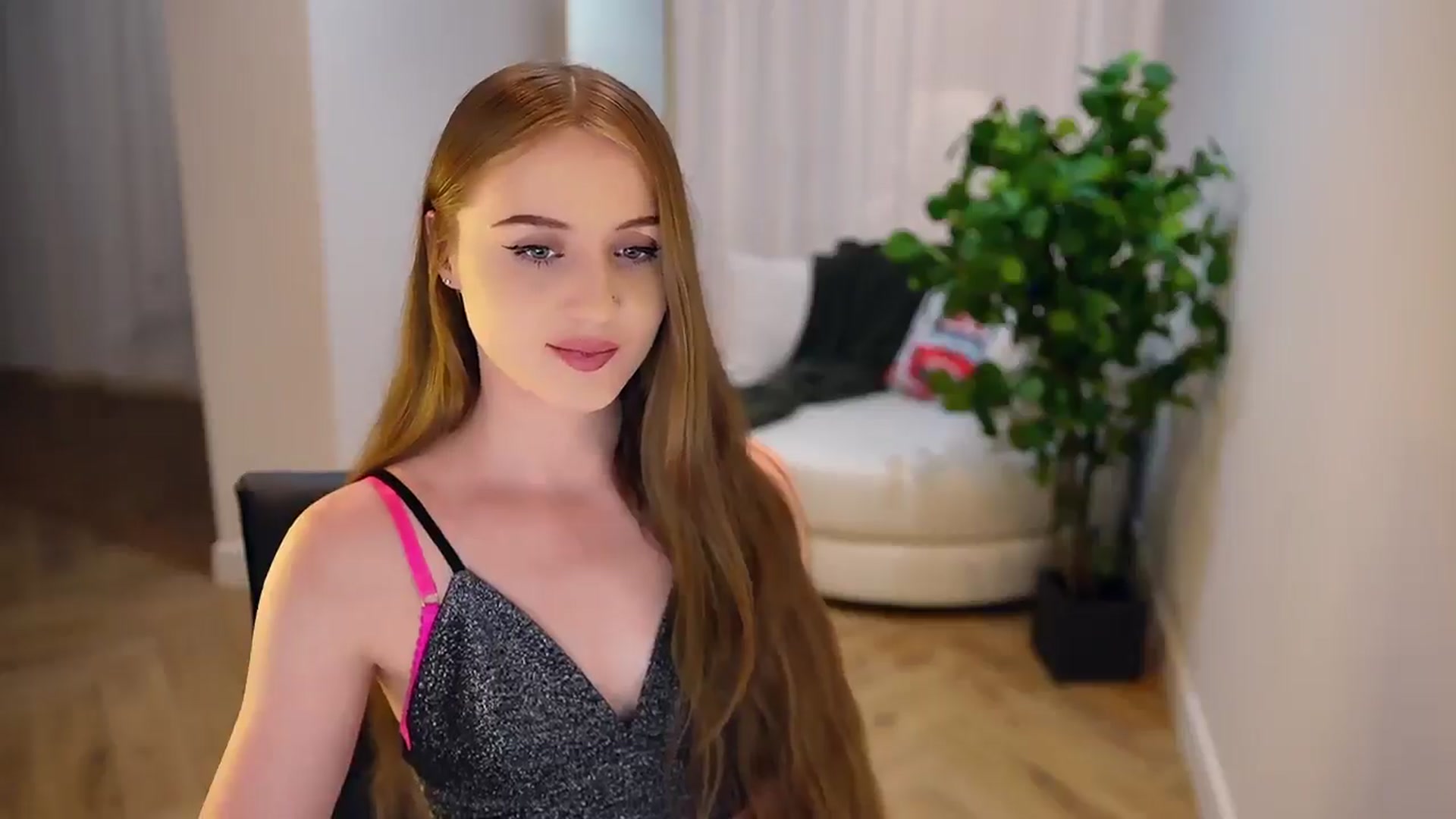 Gallery image thumbnail from Innocent_Soul's myfreecams stream on, 01/22/2025, 16:26 image 13 of 20