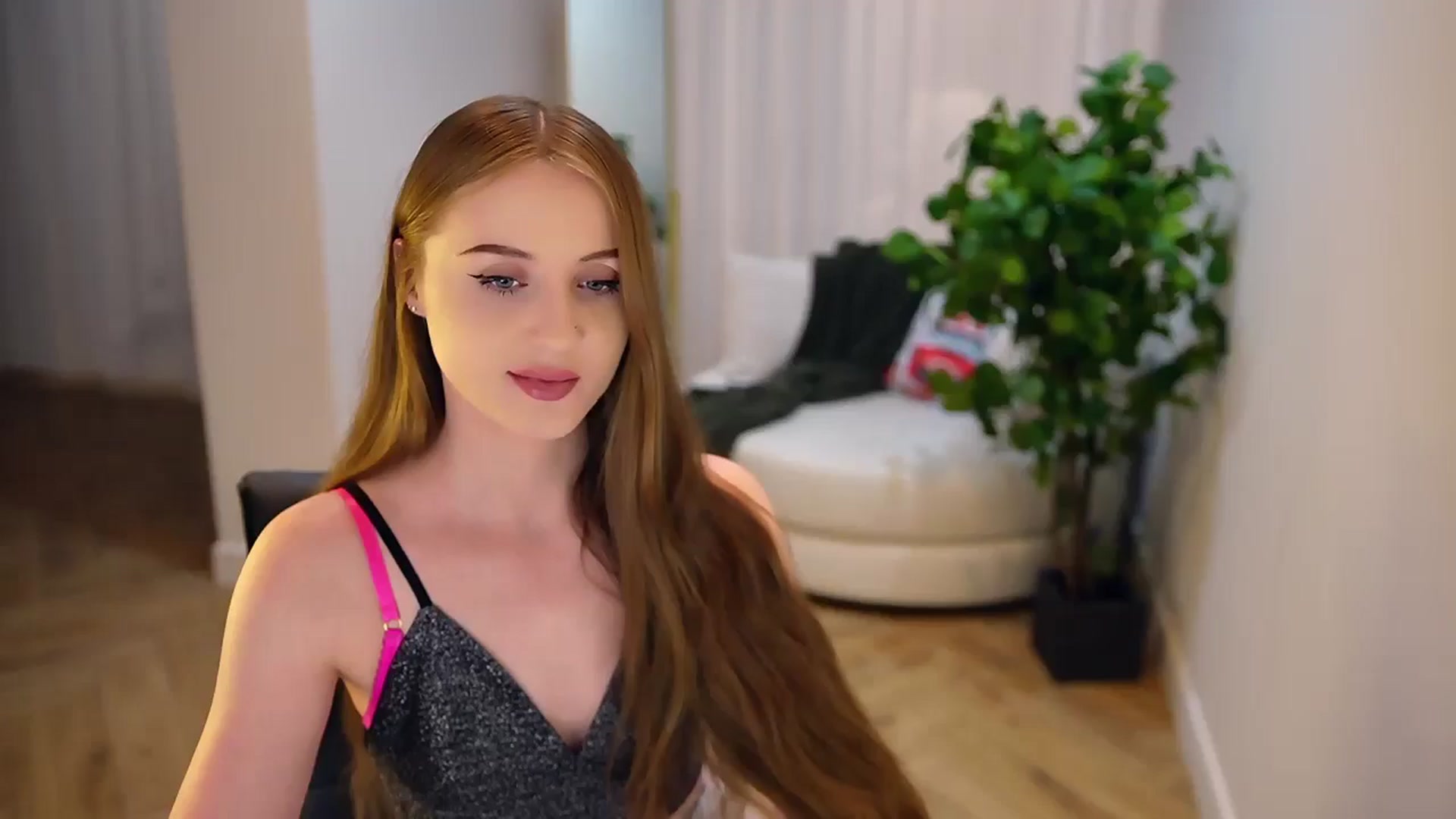 Gallery image thumbnail from Innocent_Soul's myfreecams stream on, 01/22/2025, 16:26 image 15 of 20