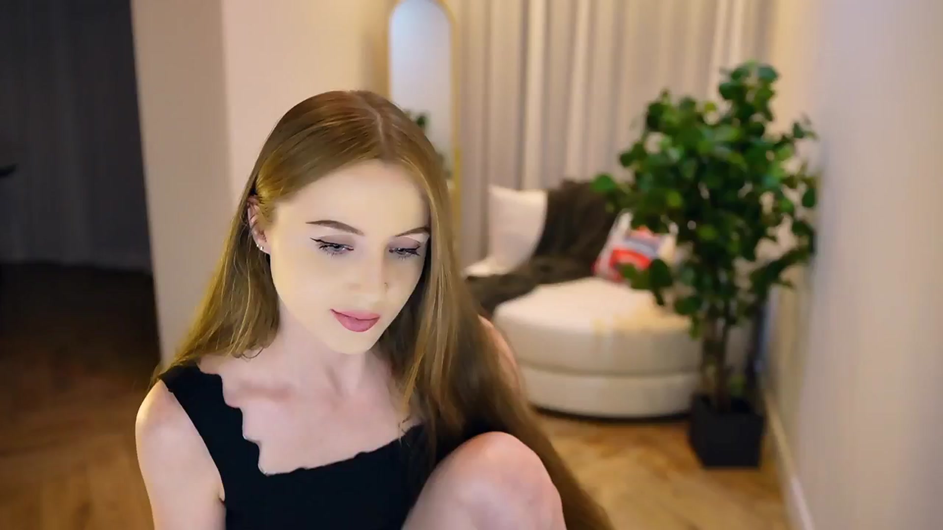 Gallery image thumbnail from Innocent_Soul's myfreecams stream on, 01/23/2025, 18:26 image 15 of 20