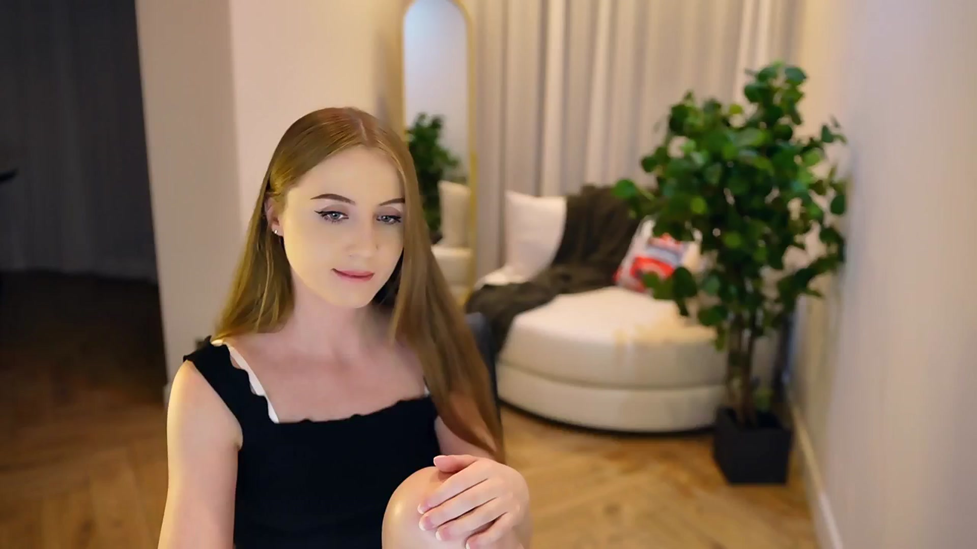 Gallery image thumbnail from Innocent_Soul's myfreecams stream on, 01/23/2025, 18:26 image 17 of 20