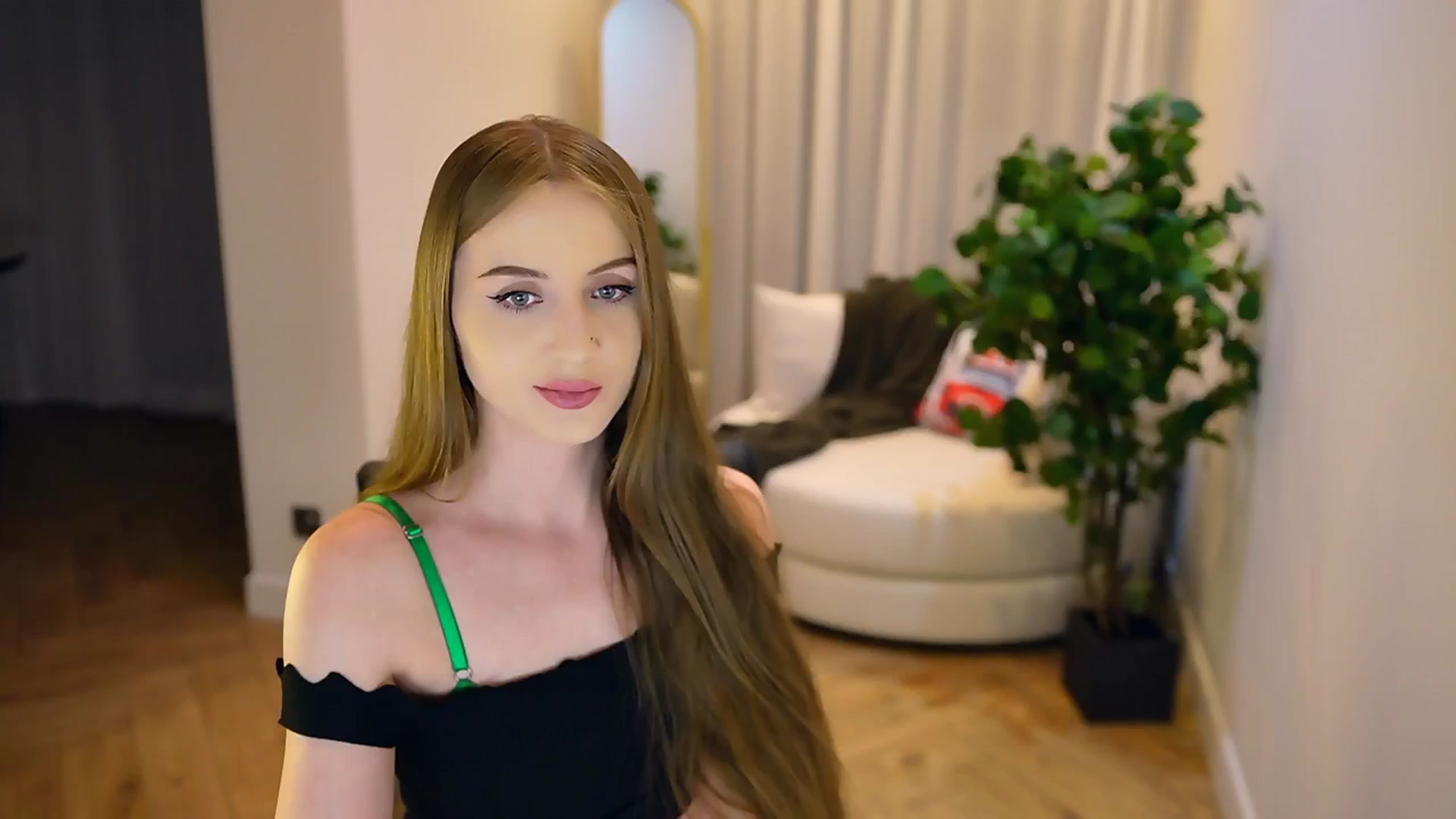 Gallery image thumbnail from Innocent_Soul's myfreecams stream on, 01/23/2025, 18:26 image 7 of 20