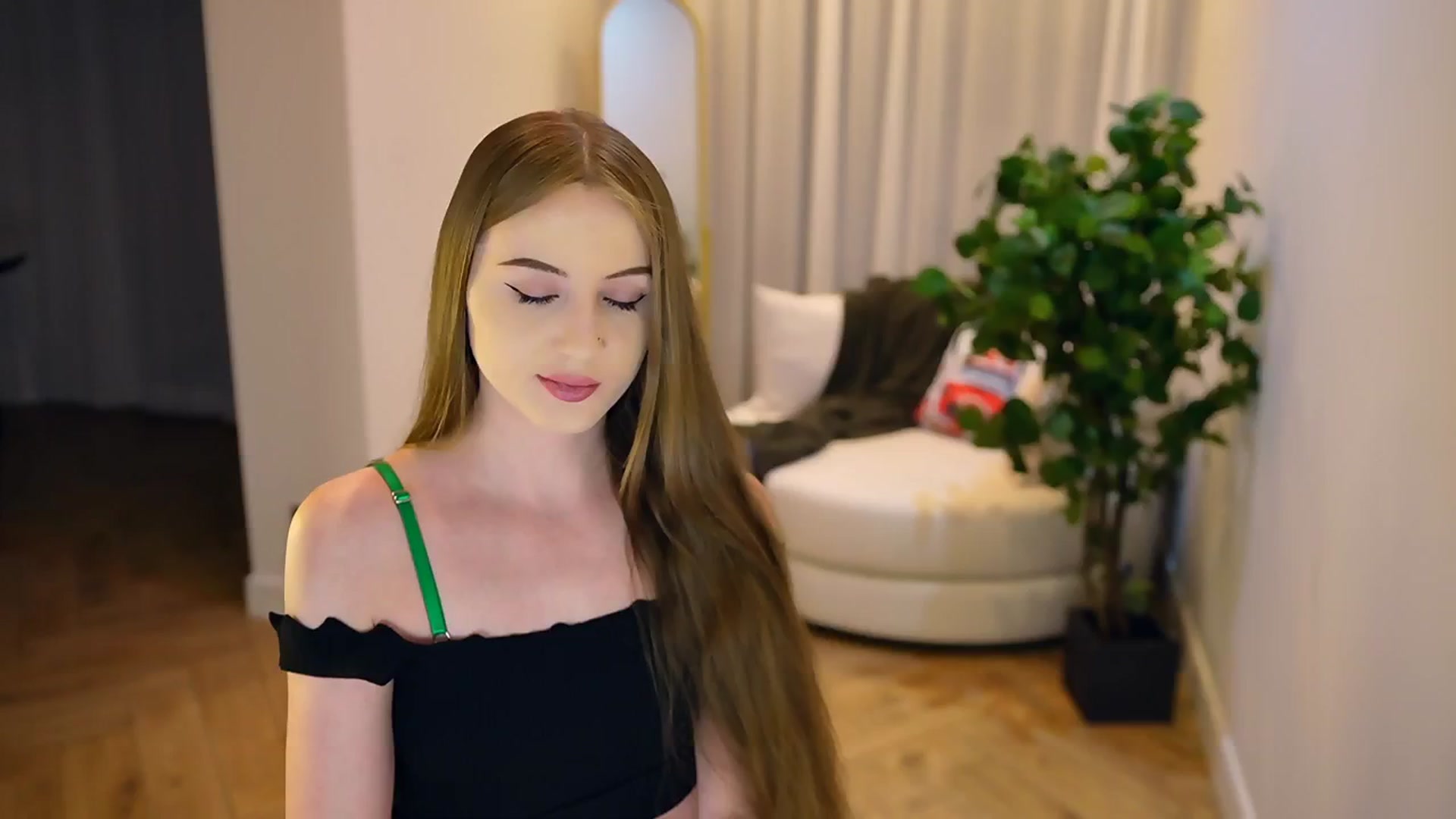 Gallery image thumbnail from Innocent_Soul's myfreecams stream on, 01/23/2025, 18:26 image 4 of 20
