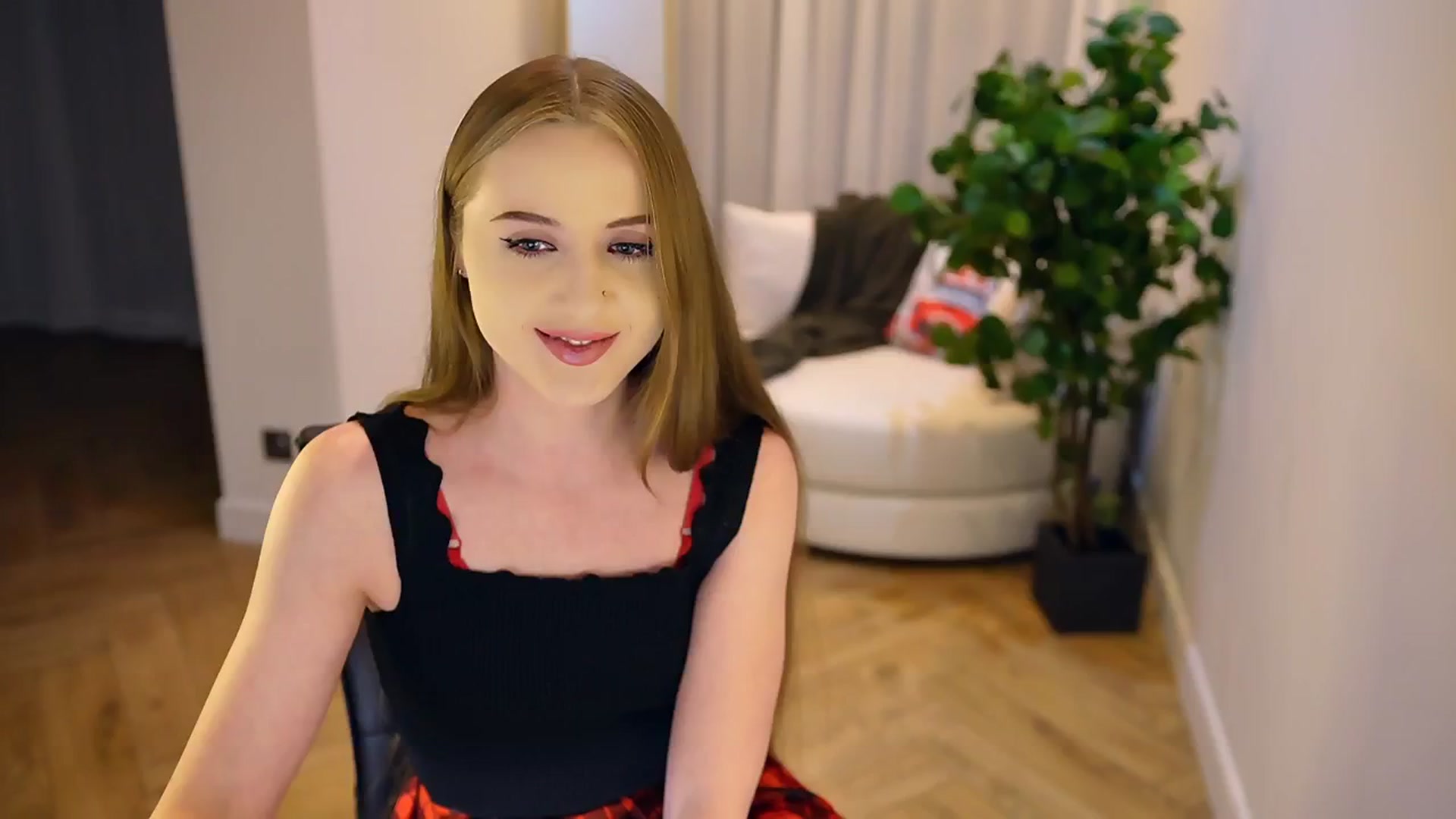Gallery image thumbnail from Innocent_Soul's myfreecams stream on, 01/27/2025, 20:38 image 1 of 20