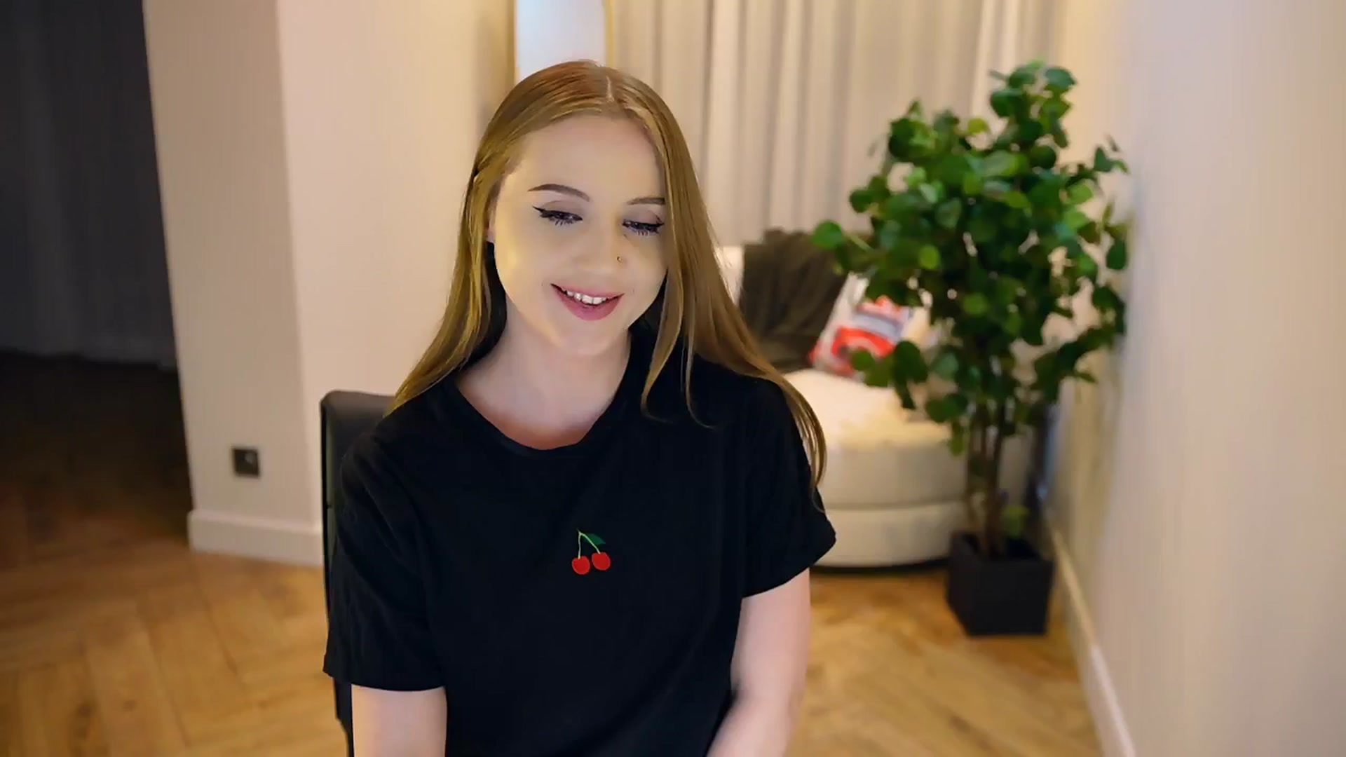 Gallery image thumbnail from Innocent_Soul's myfreecams stream on, 01/30/2025, 20:33 image 15 of 20