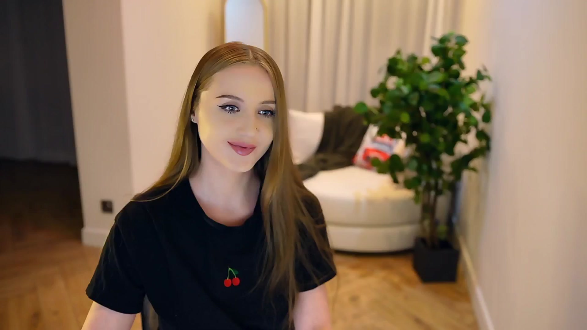 Gallery image thumbnail from Innocent_Soul's myfreecams stream on, 01/30/2025, 20:33 image 1 of 20