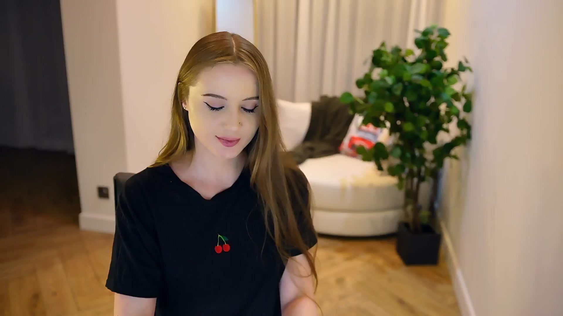 Gallery image thumbnail from Innocent_Soul's myfreecams stream on, 01/30/2025, 20:33 image 19 of 20