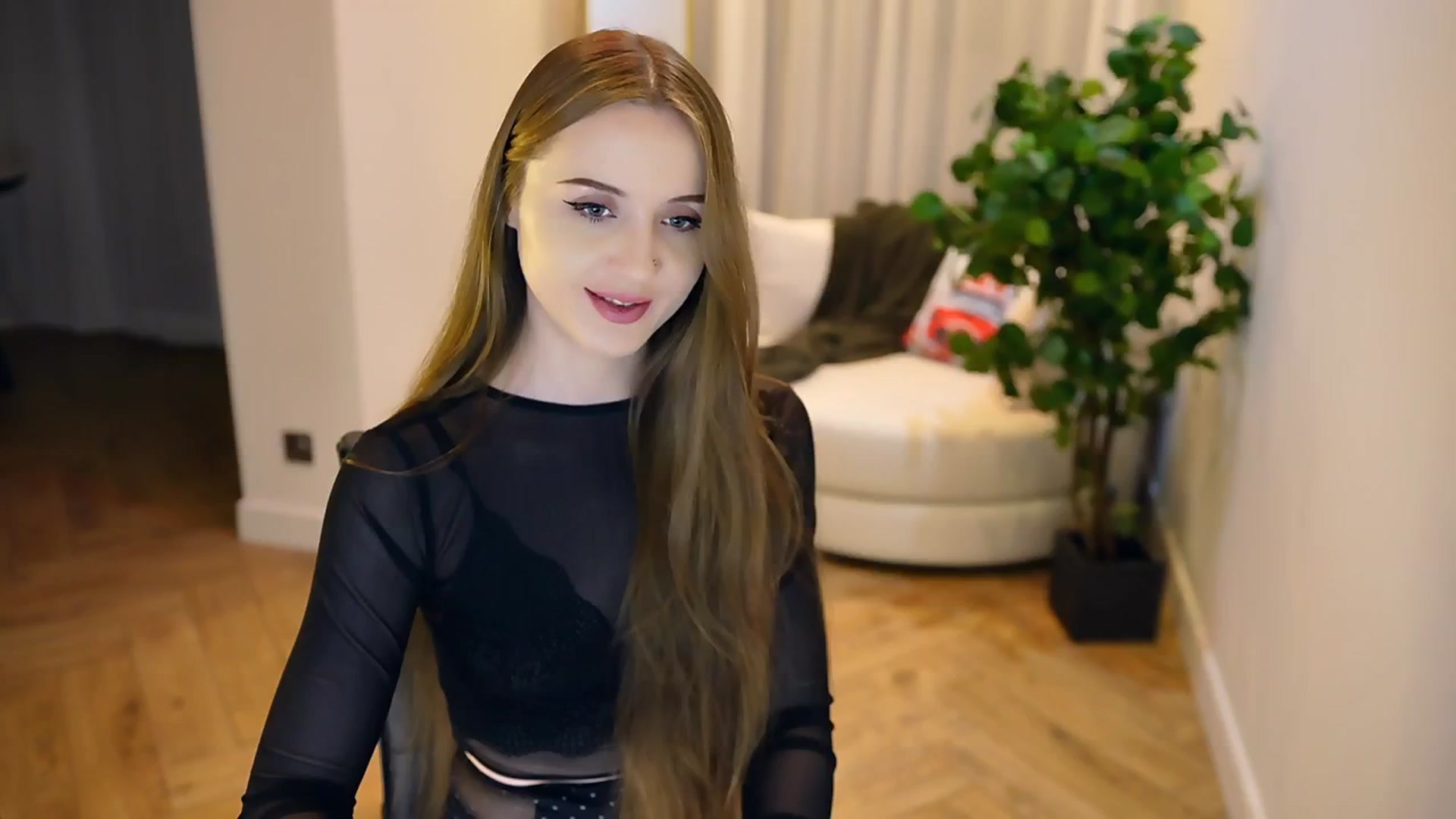 Gallery image thumbnail from Innocent_Soul's myfreecams stream on, 02/03/2025, 19:53 image 5 of 20