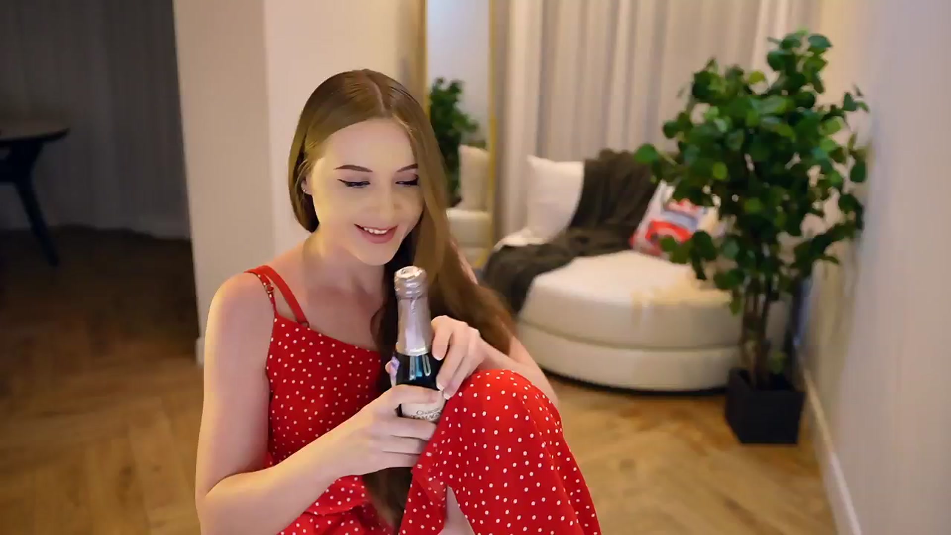Gallery image thumbnail from Innocent_Soul's myfreecams stream on, 02/04/2025, 20:17 image 5 of 20