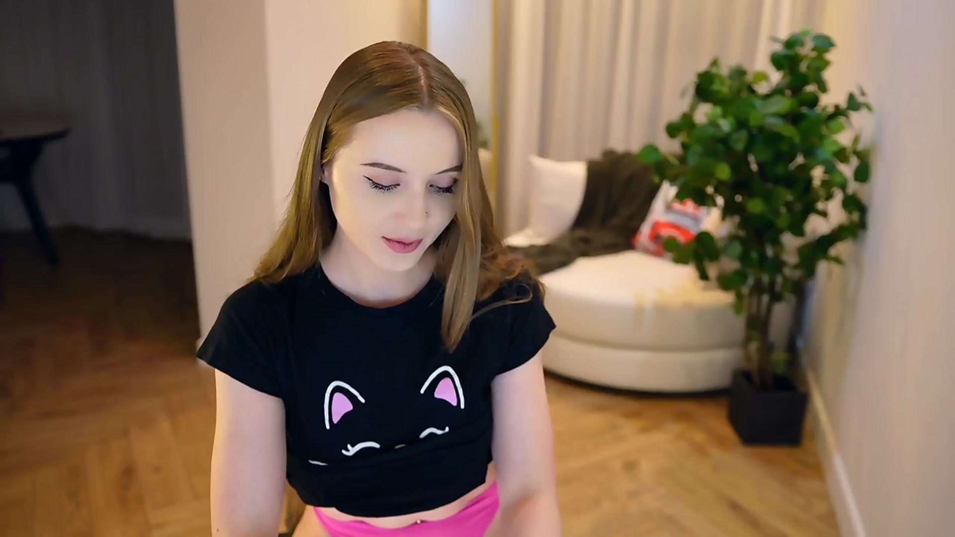 Gallery image thumbnail from Innocent_Soul's myfreecams stream on, 02/05/2025, 22:12 image 9 of 20
