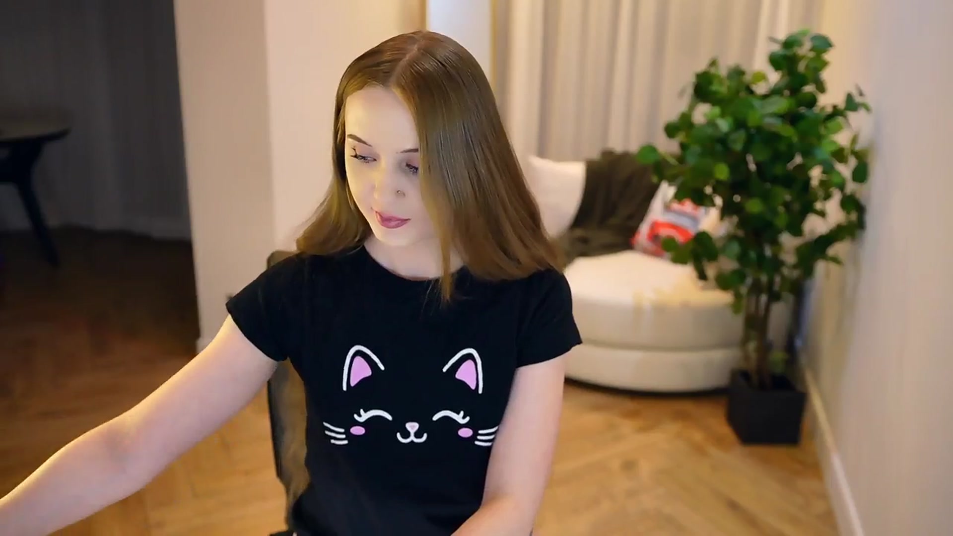 Gallery image thumbnail from Innocent_Soul's myfreecams stream on, 02/05/2025, 22:12 image 17 of 20