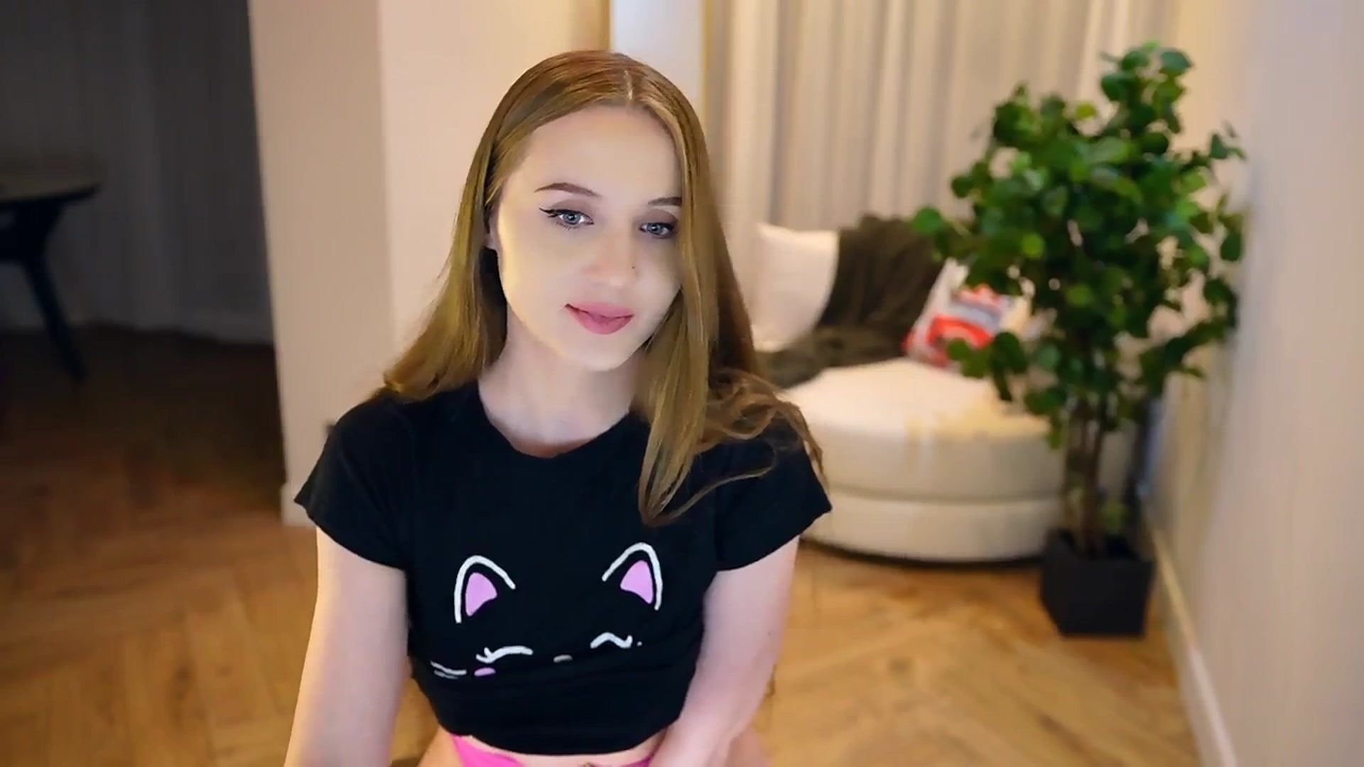 Gallery image thumbnail from Innocent_Soul's myfreecams stream on, 02/05/2025, 22:12 image 11 of 20