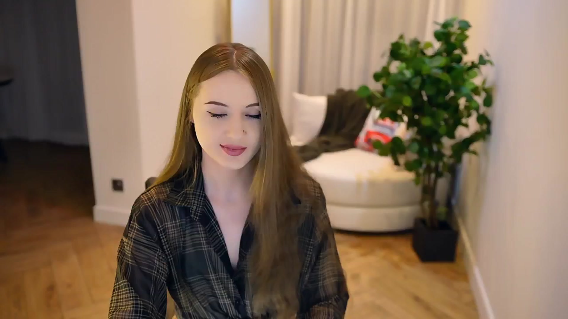 Gallery image thumbnail from Innocent_Soul's myfreecams stream on, 02/06/2025, 16:05 image 6 of 20