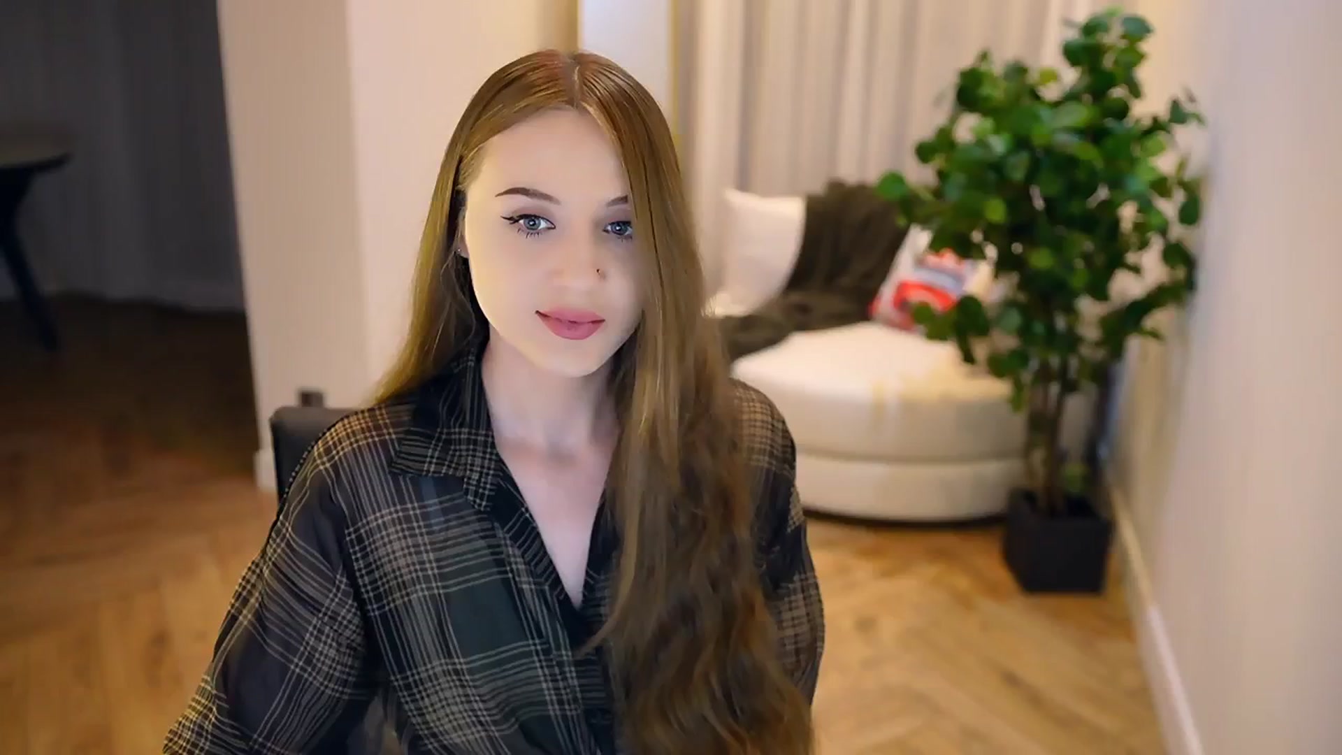 Gallery image thumbnail from Innocent_Soul's myfreecams stream on, 02/06/2025, 17:03 image 2 of 20