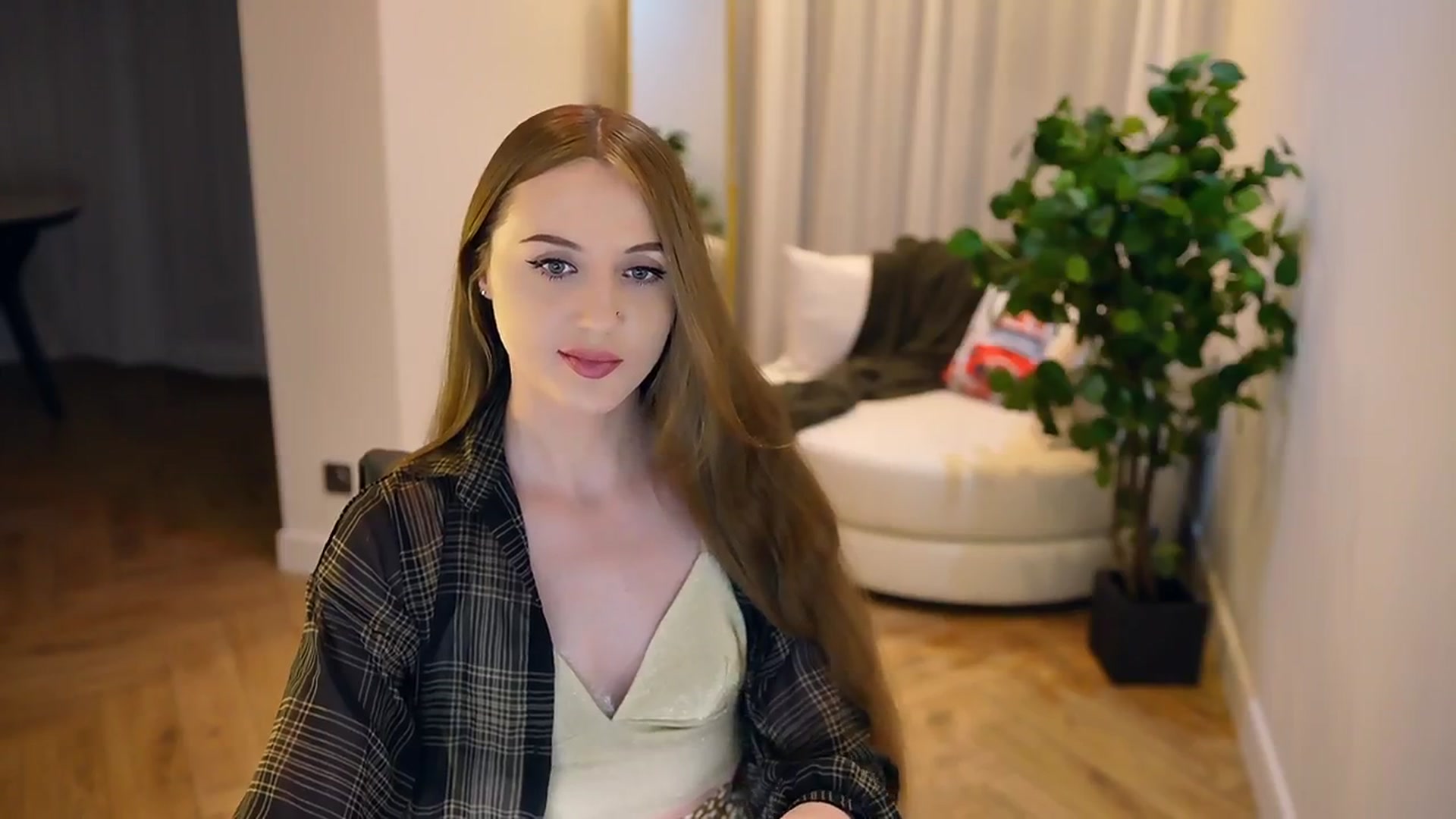 Gallery image thumbnail from Innocent_Soul's myfreecams stream on, 02/06/2025, 18:18 image 17 of 20