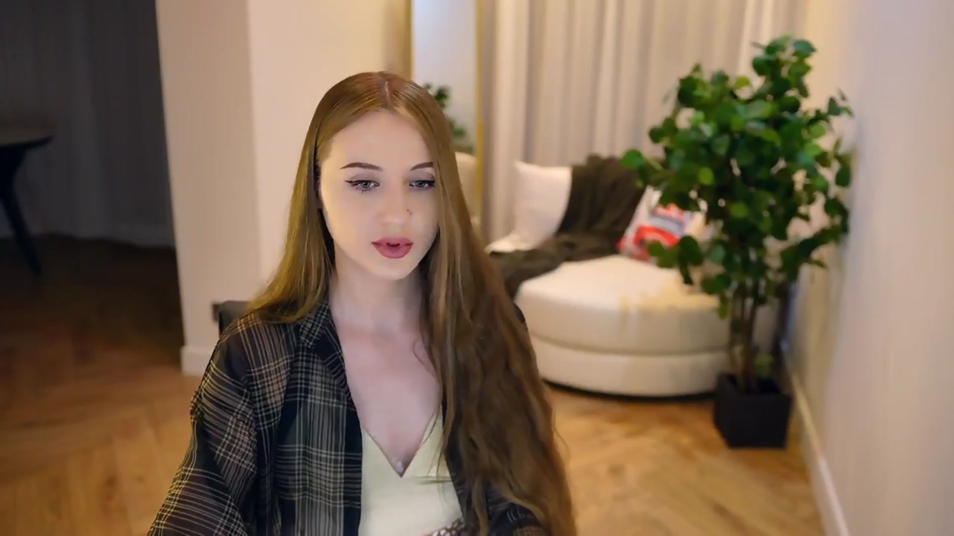 Gallery image thumbnail from Innocent_Soul's myfreecams stream on, 02/06/2025, 18:18 image 12 of 20