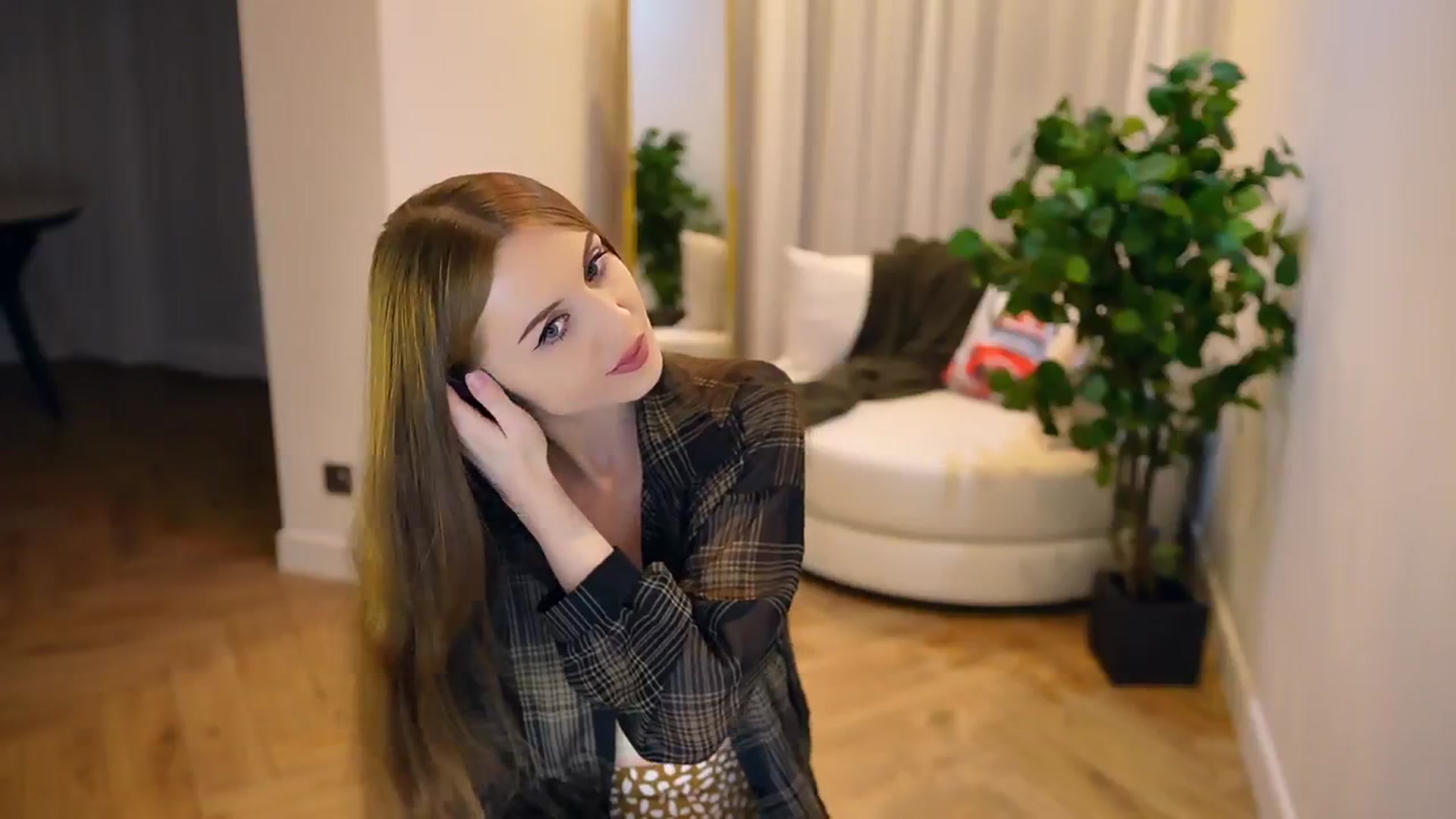 Gallery image thumbnail from Innocent_Soul's myfreecams stream on, 02/06/2025, 18:18 image 16 of 20