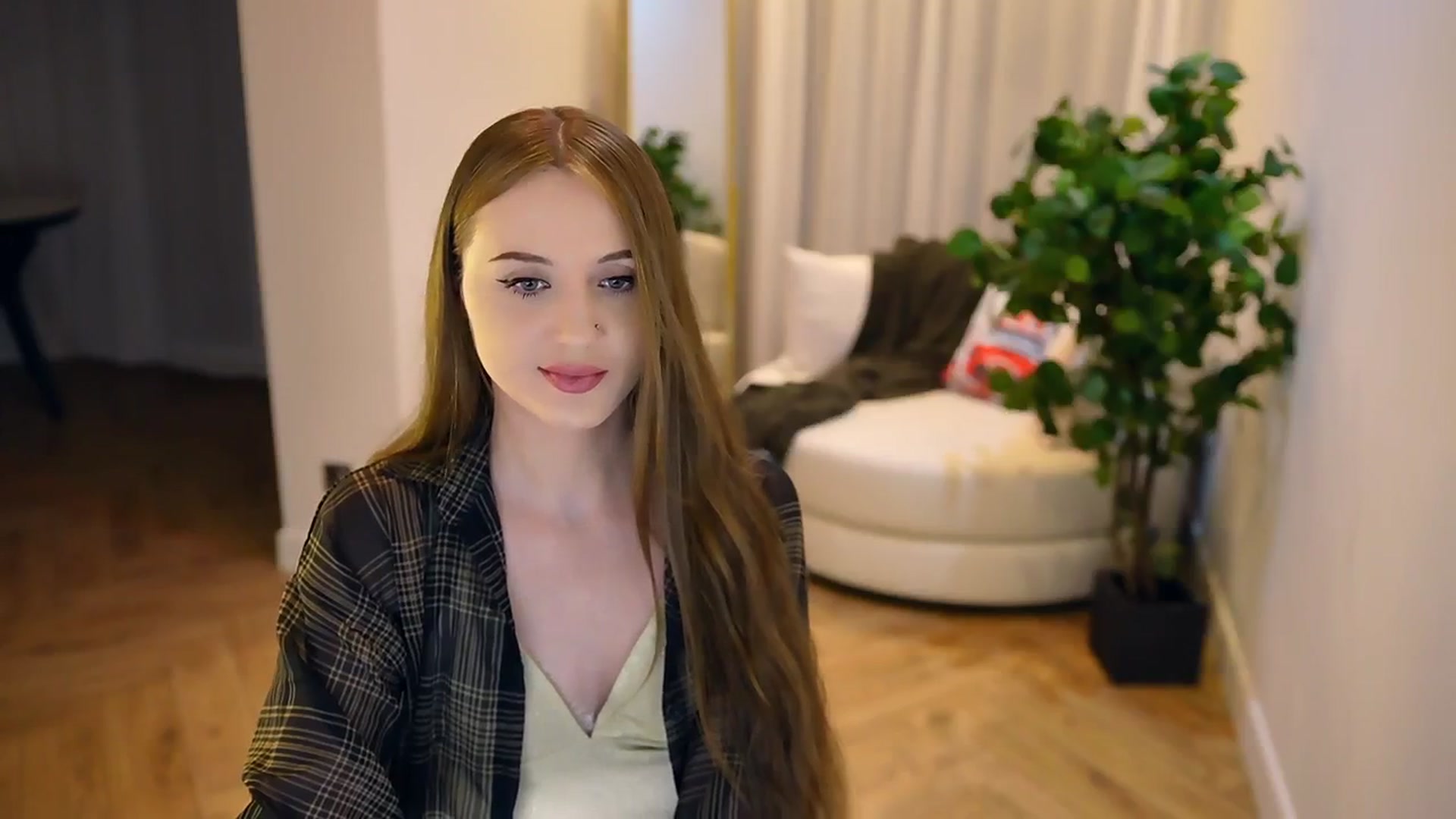 Gallery image thumbnail from Innocent_Soul's myfreecams stream on, 02/06/2025, 18:18 image 9 of 20