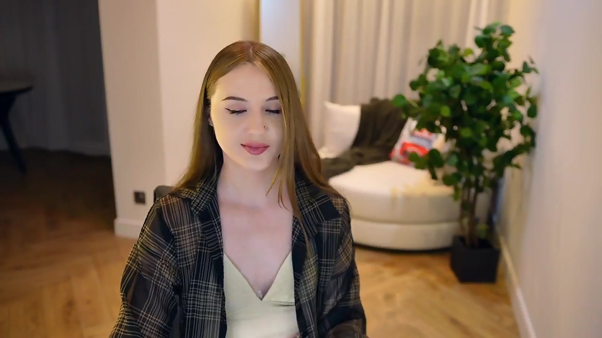 Gallery image thumbnail from Innocent_Soul's myfreecams stream on, 02/06/2025, 18:18 image 7 of 20