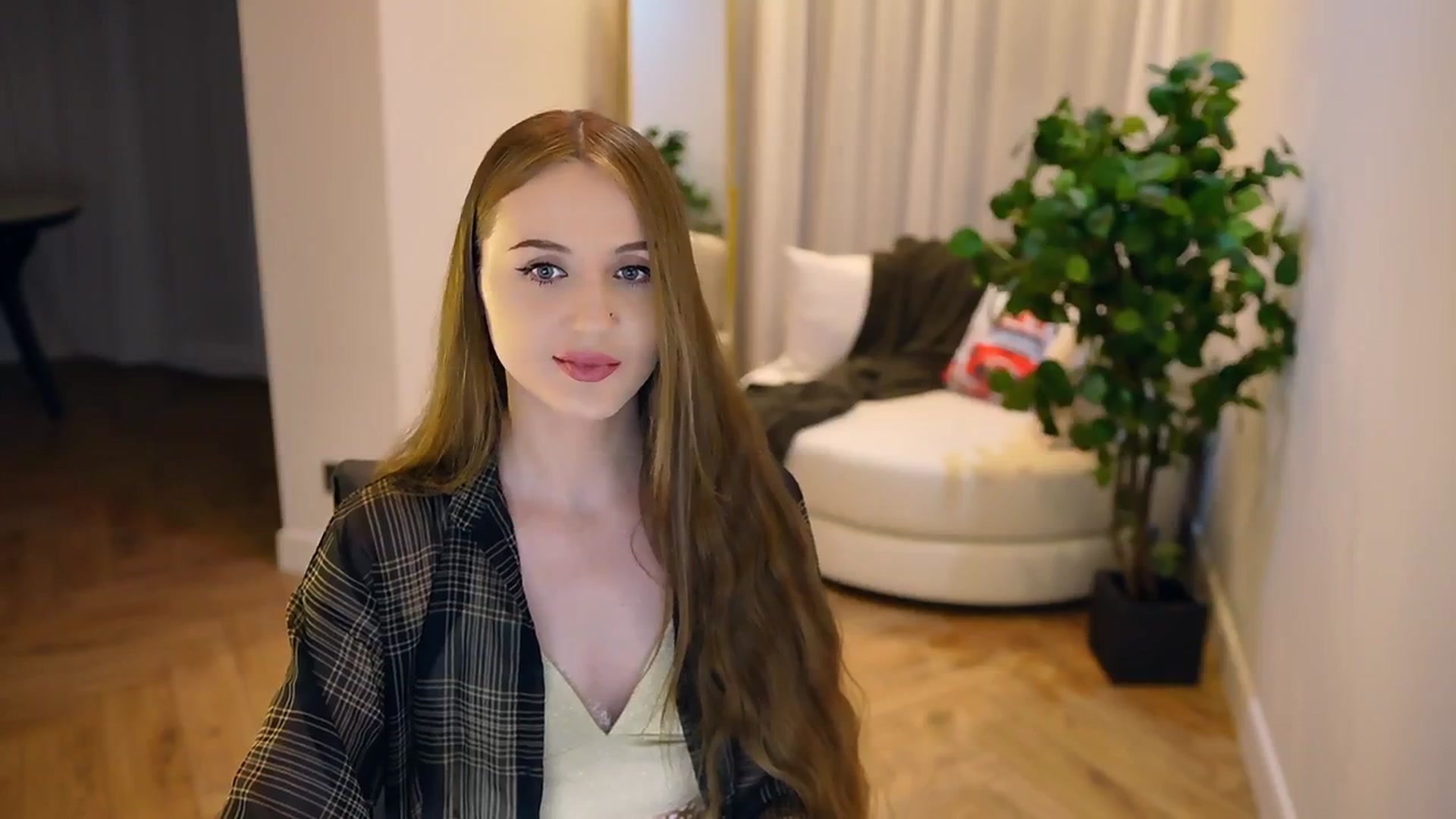 Gallery image thumbnail from Innocent_Soul's myfreecams stream on, 02/06/2025, 18:18 image 13 of 20